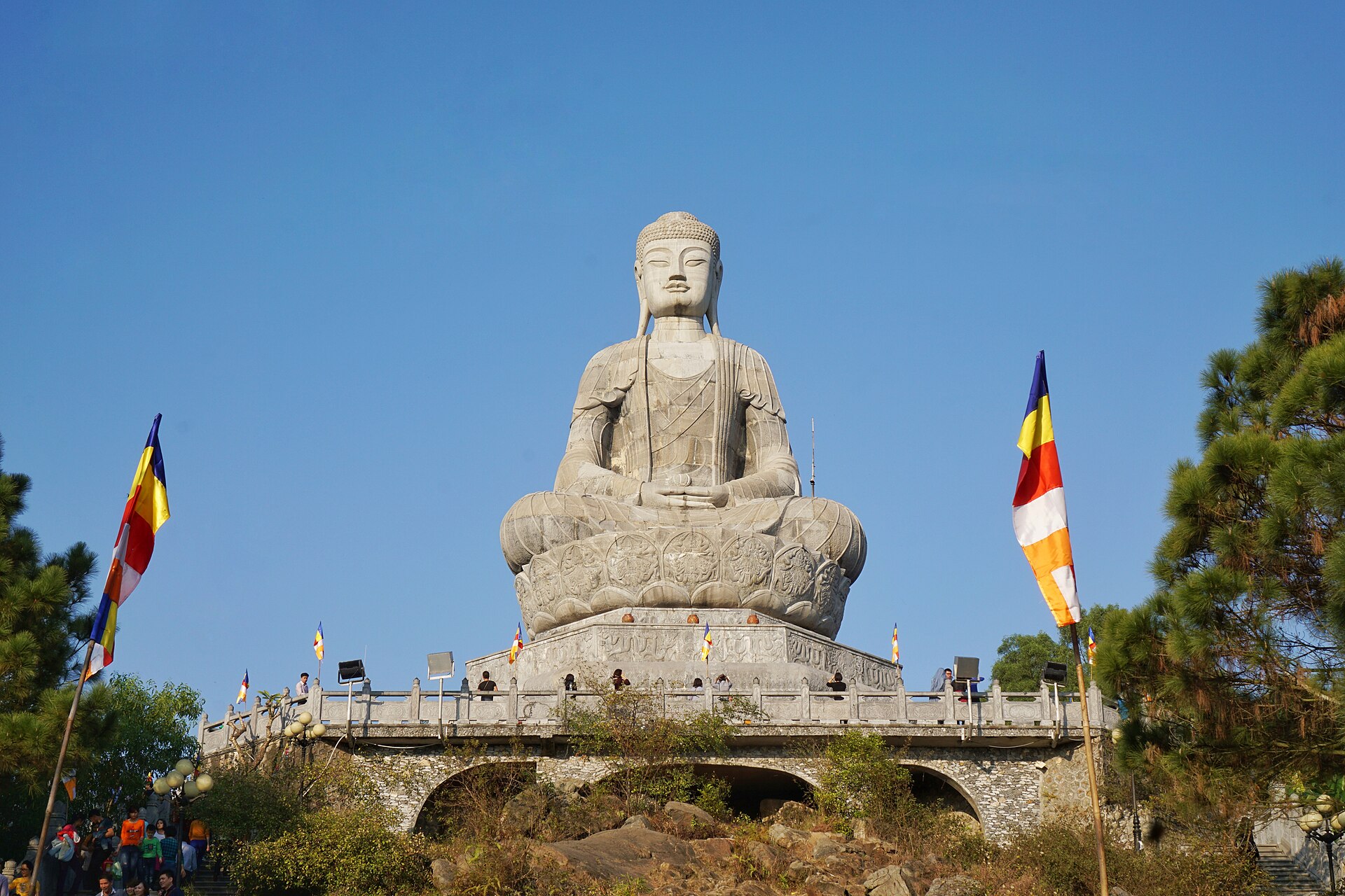 Tượng A Di Đà, chùa Phật Tích