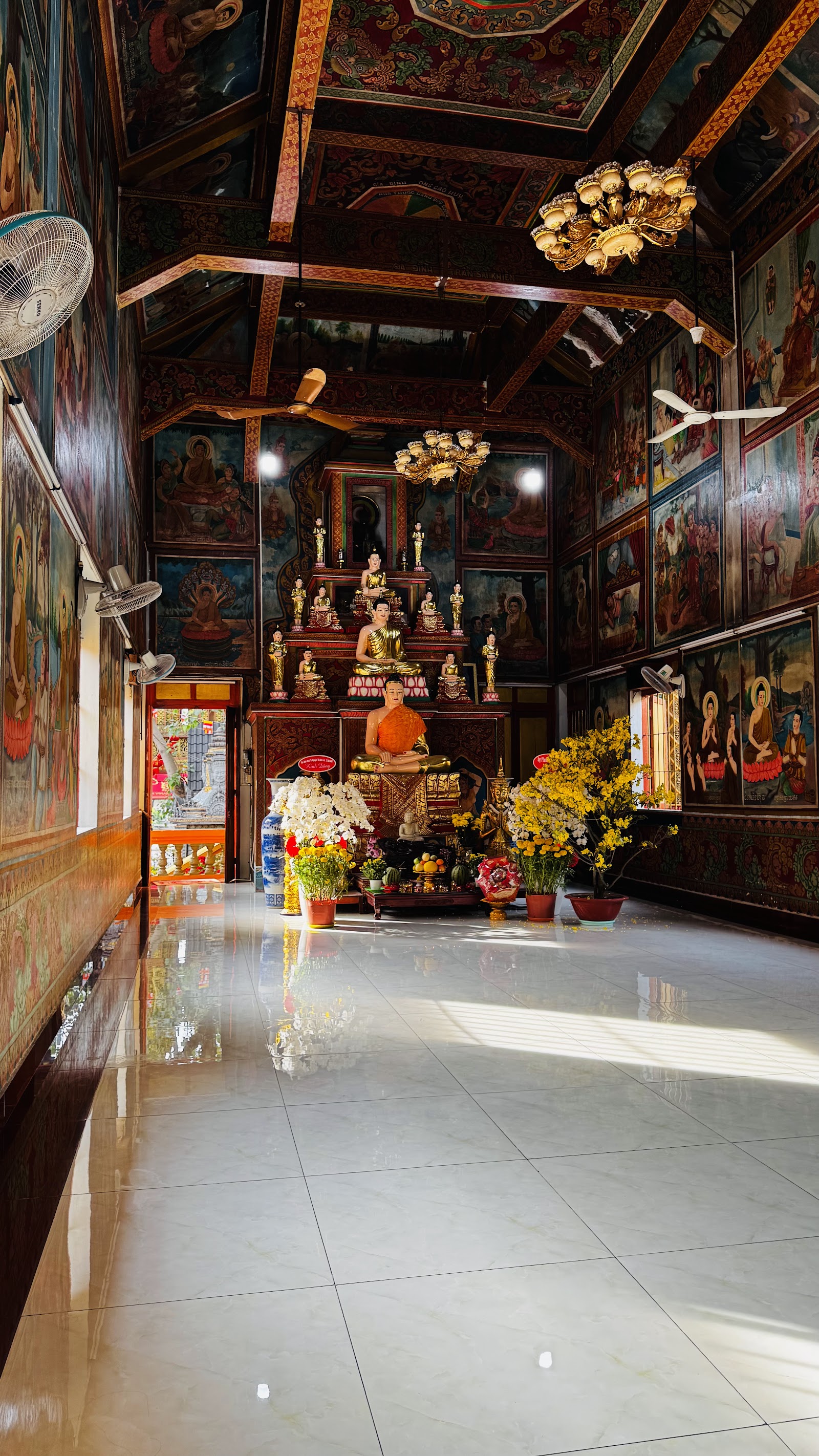 Chánh điện