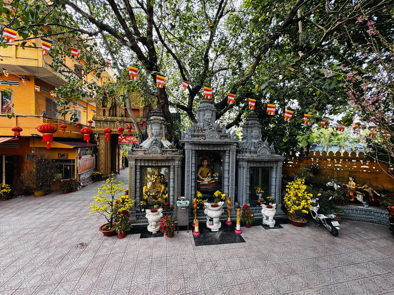 Chánh điện