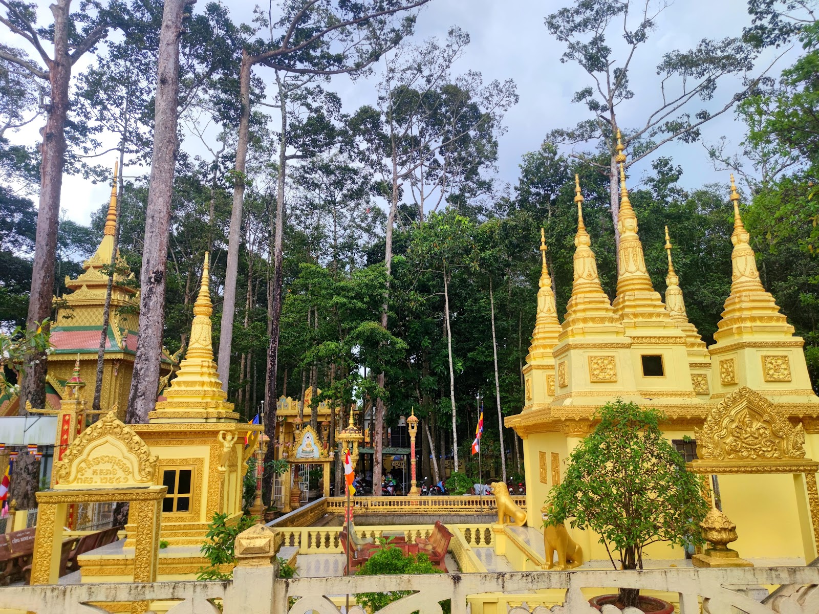 Chùa Khmer chùa Âng