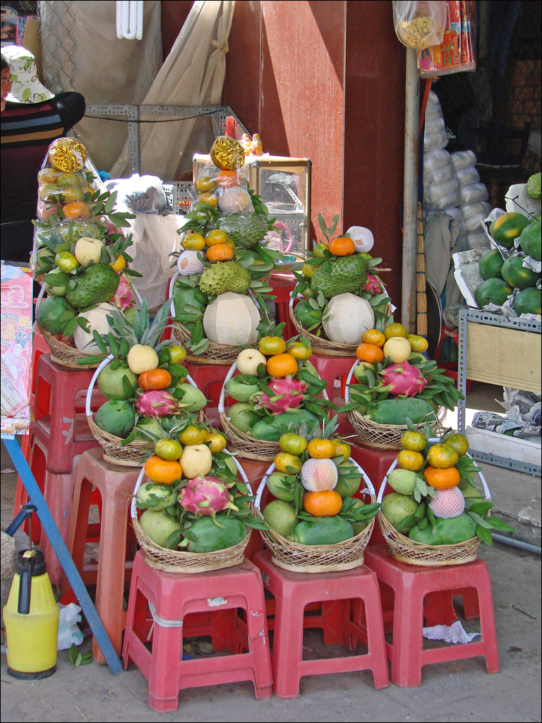 Offrandes destinées à la Déesse "Ba Chua Xu" (Chau Doc, Vietnam) (6602144893)
