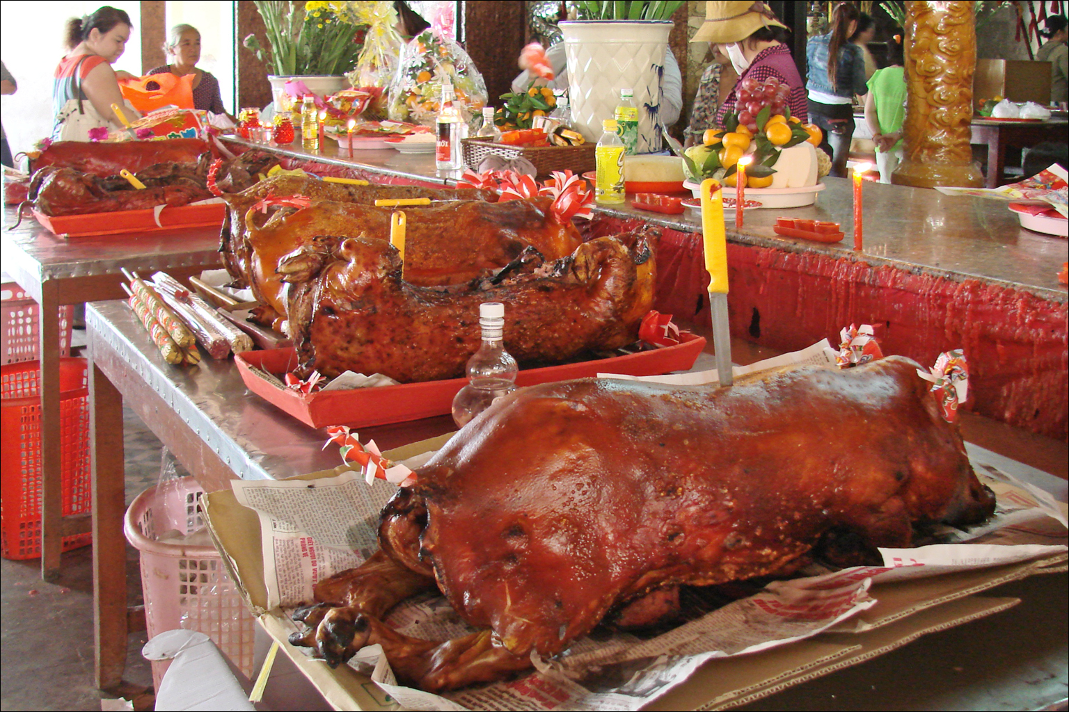 Offrandes à la Déesse "Ba Chua Xu" (Chau Doc, Vietnam) (6602147773)