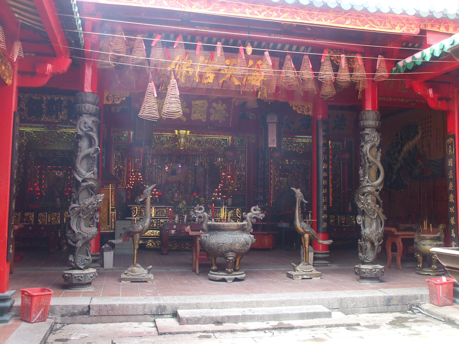 Chính điện chùa Bà Thiên Hậu