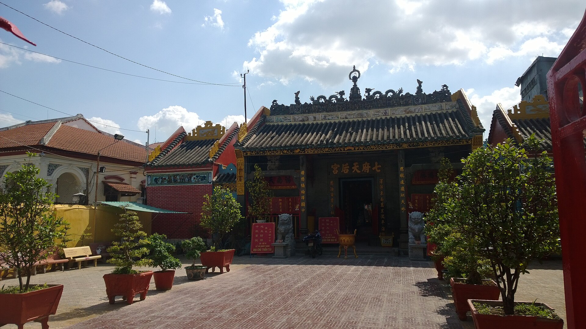 Chua Thien Hau, tp Sadec, Dong thap, Vietnam, duong tran hung dao - panoramio