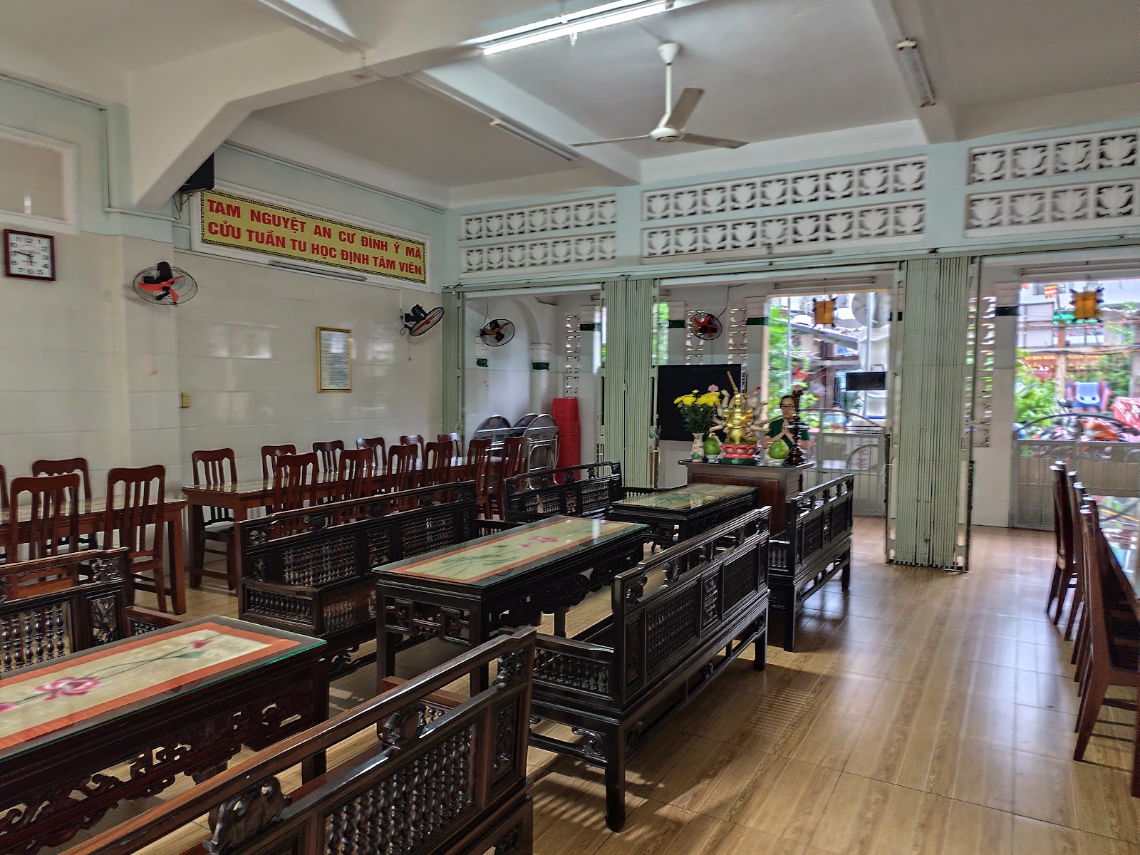 Bãi giữ xe máy chùa Bồ Đề