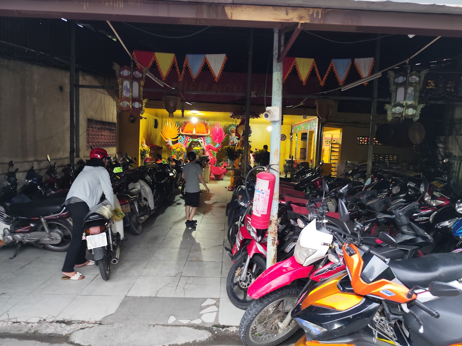 Bãi giữ xe máy chùa Bồ Đề