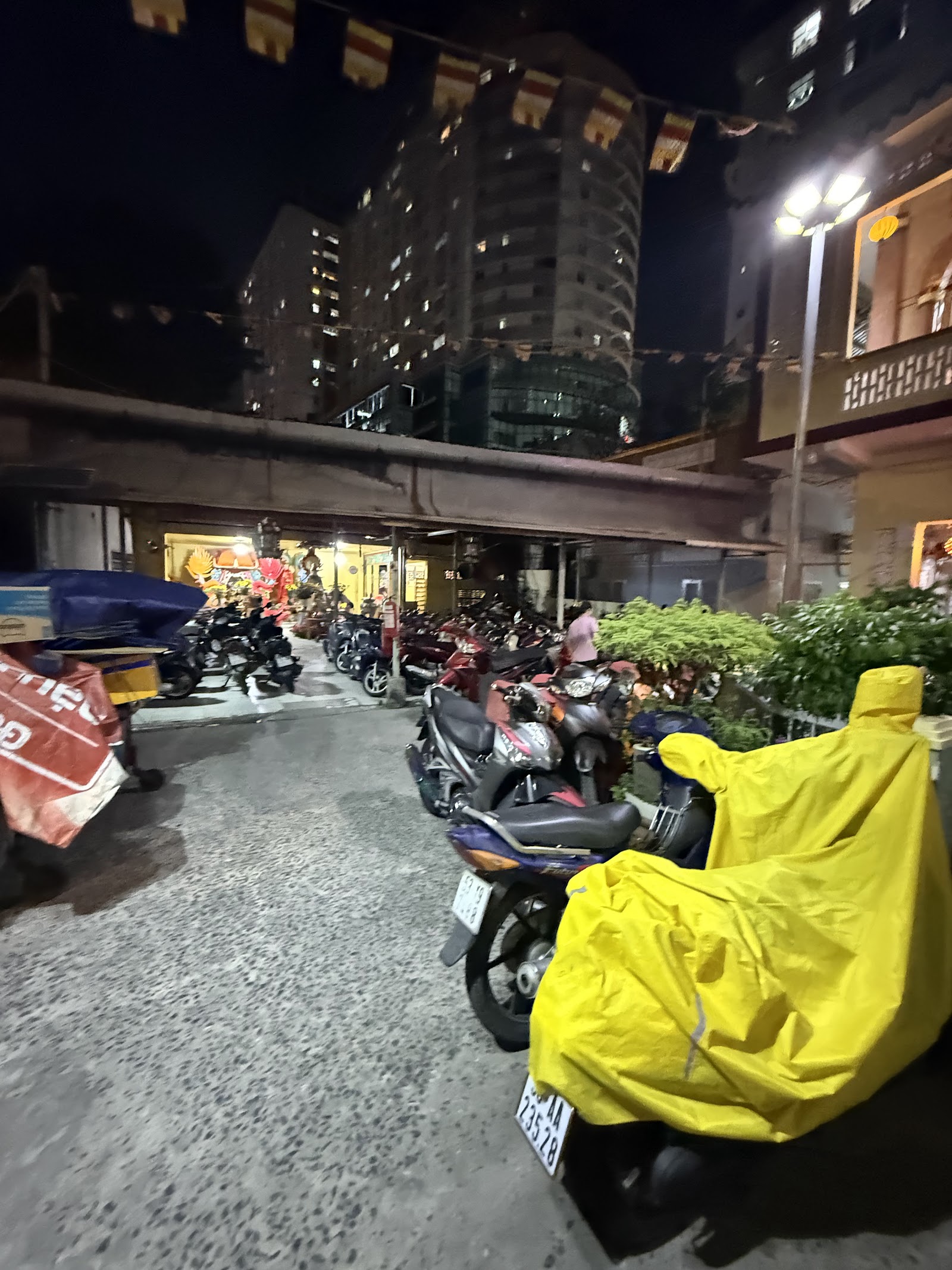 Bãi giữ xe máy chùa Bồ Đề