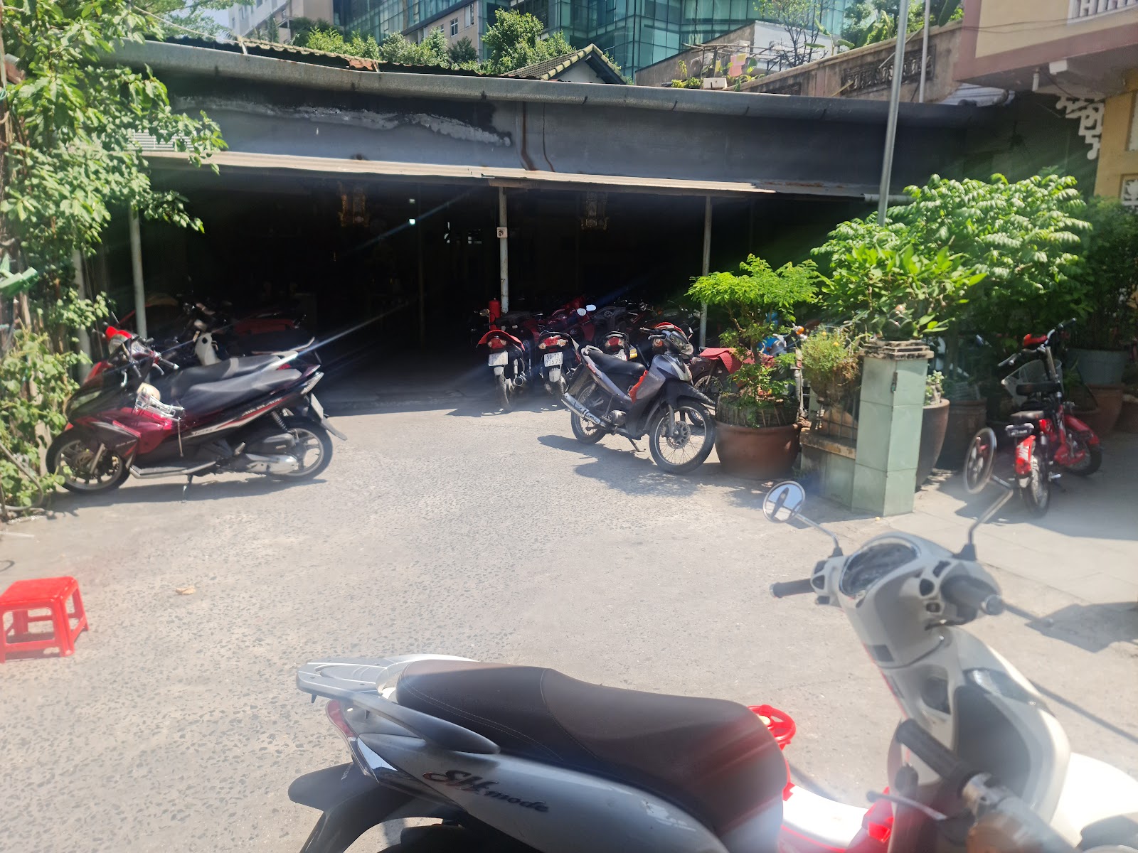 Bãi giữ xe máy chùa Bồ Đề