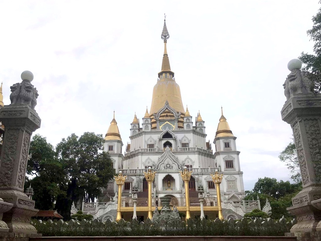 Tháp chính chùa Bửu Long