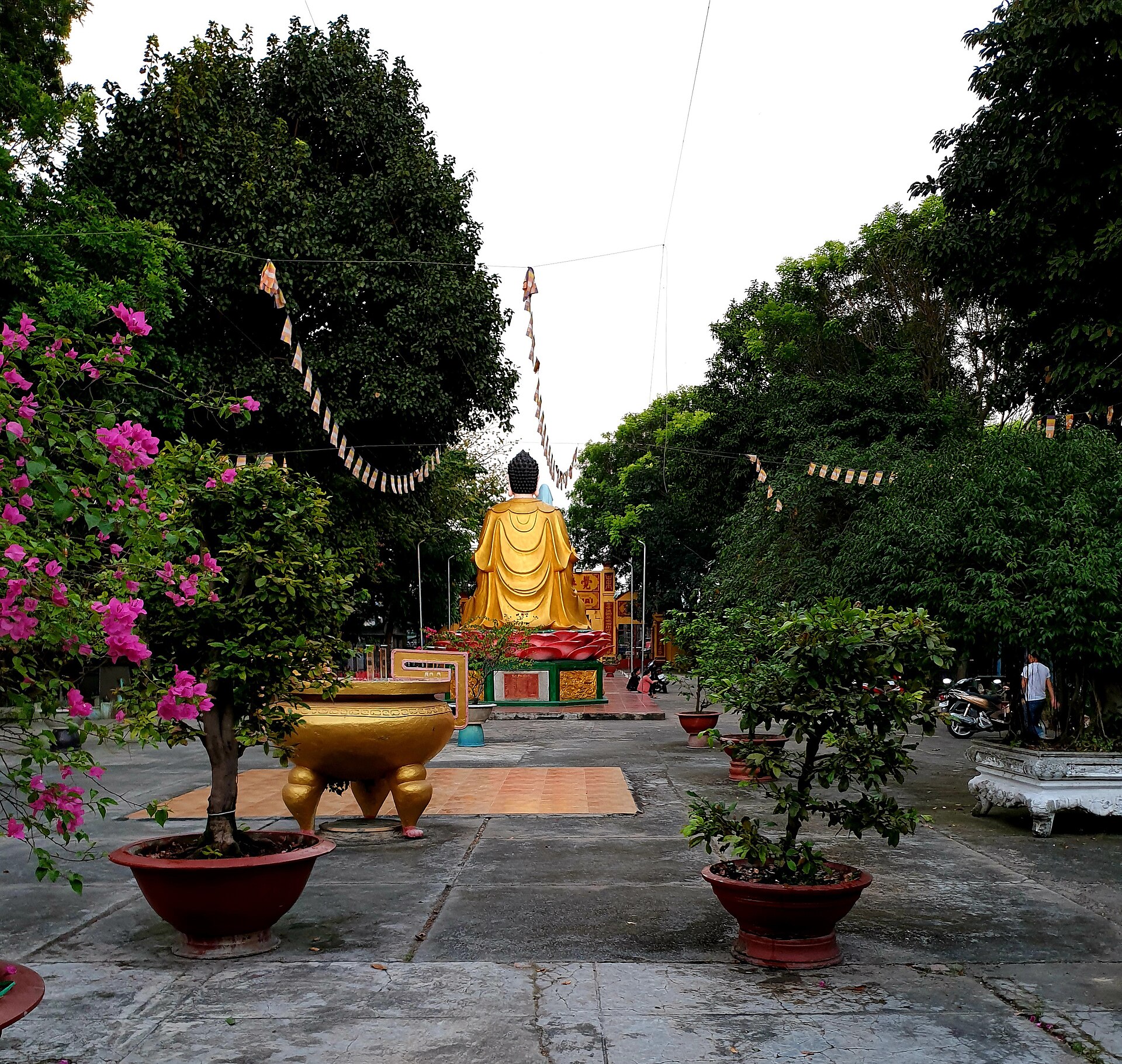 Chùa Giác Hải ở Bình Tân, tháng 12 năm 2021 (sân) (2)