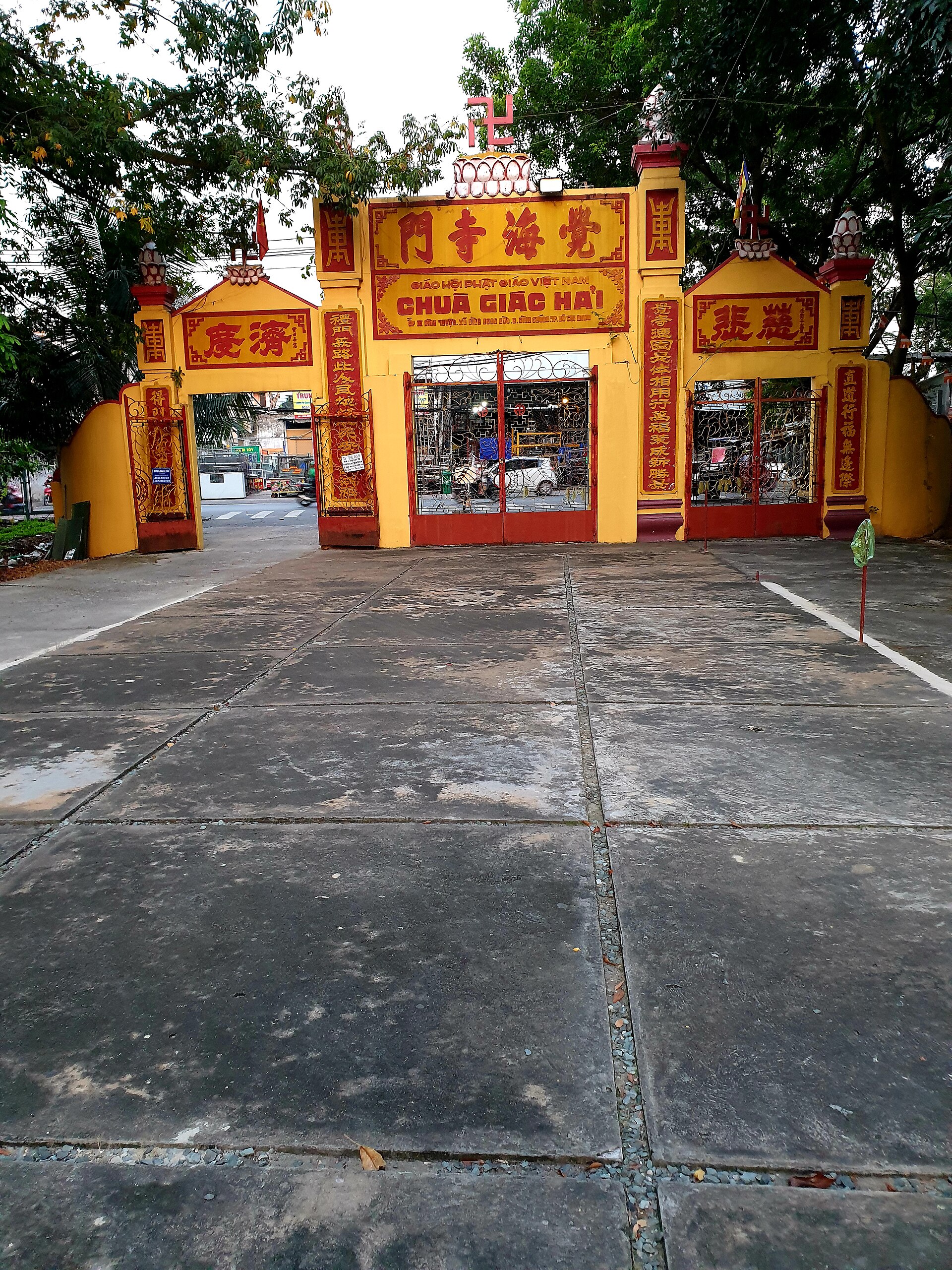 Chùa Giác Hải ở Bình Tân, tháng 12 năm 2021 (cổng vào) (3)