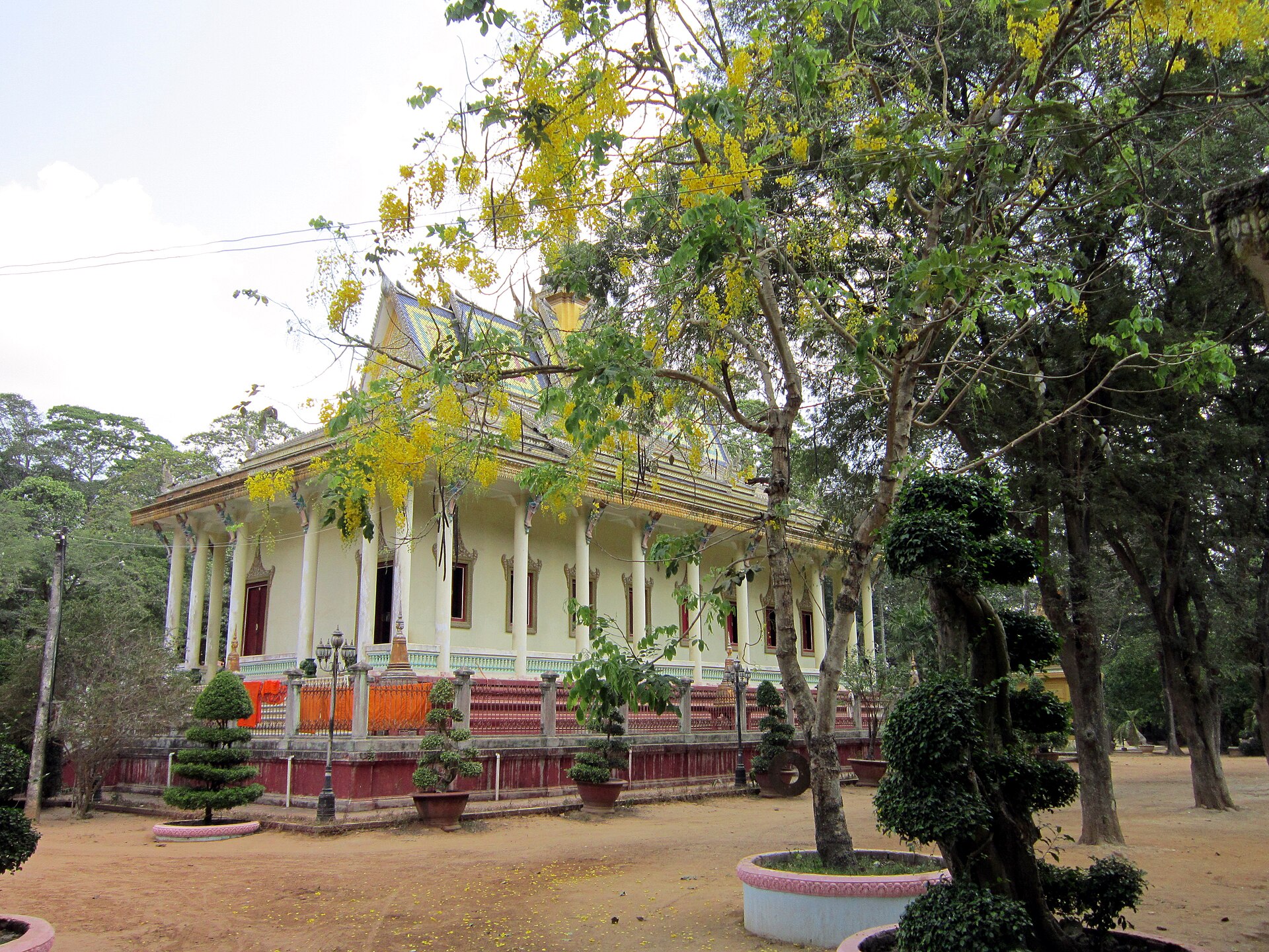 Chùa Hang ở Trà Vinh