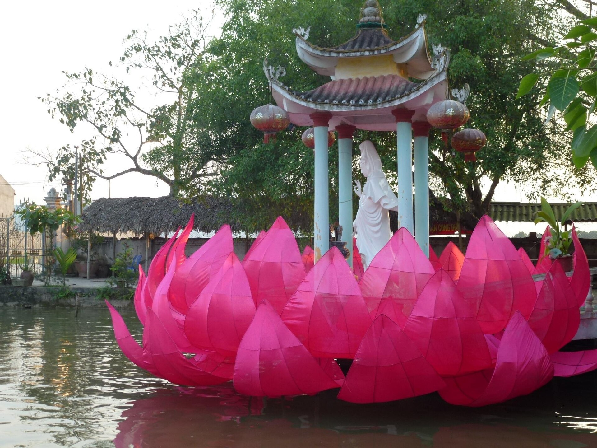 Hoa Long pagoda 6