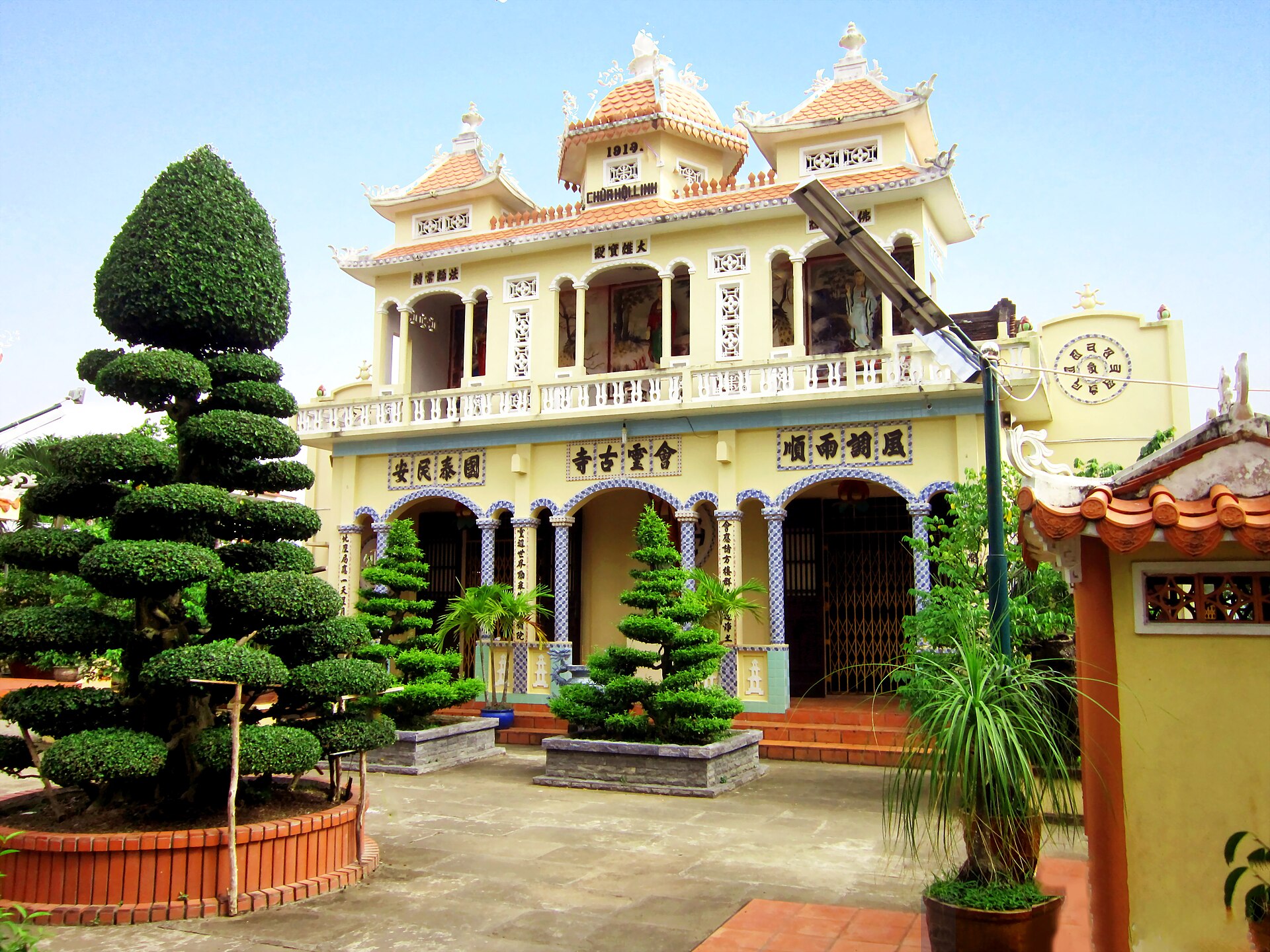 Mặt tiền chùa Hội Linh