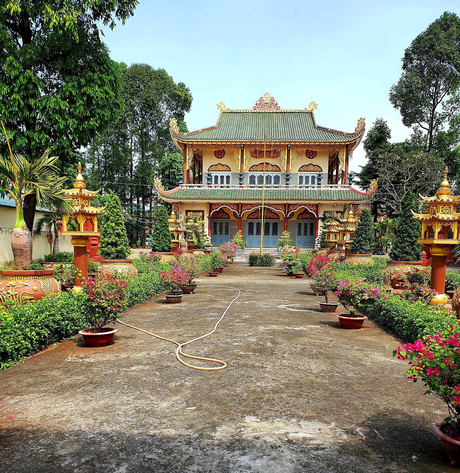 Chùa Huê Nghiêm ở Thủ Đức, tháng 12 năm 2021 (chính diện) (7)