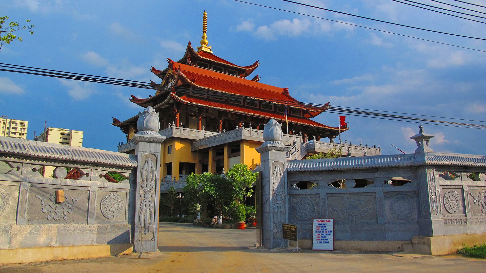 Chùa Huê nghiêm-An Phú, Quận 2, TPHCM, Việt Nam - panoramio