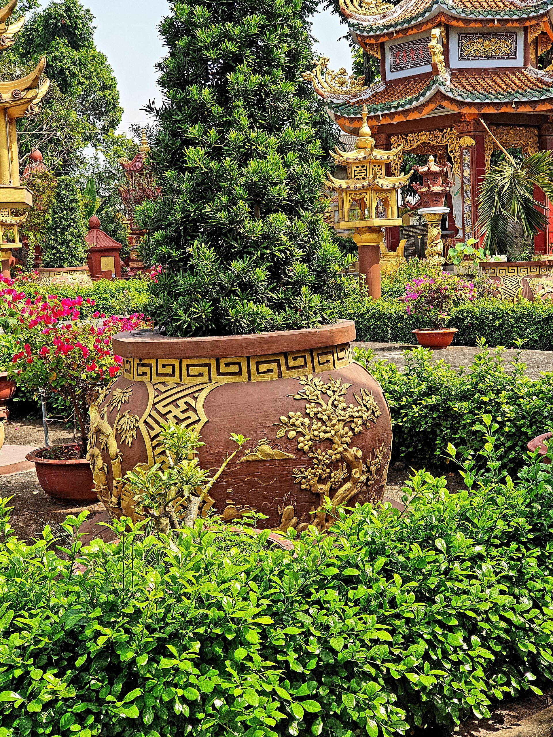 Chùa Huê Nghiêm ở Thủ Đức, tháng 12 năm 2021 (Vườn kiểng) (5)