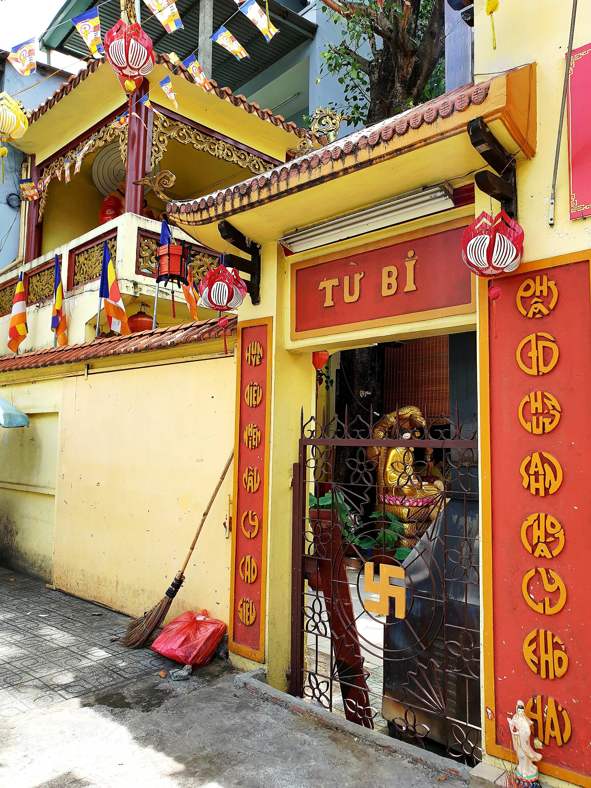 Huyền Trang tự Gò Vấp (cổng chùa, bên chùa) (1)