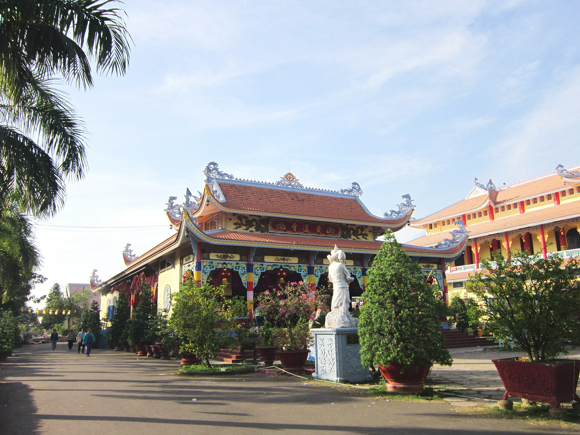 Chính điện chùa Huỳnh Đạo
