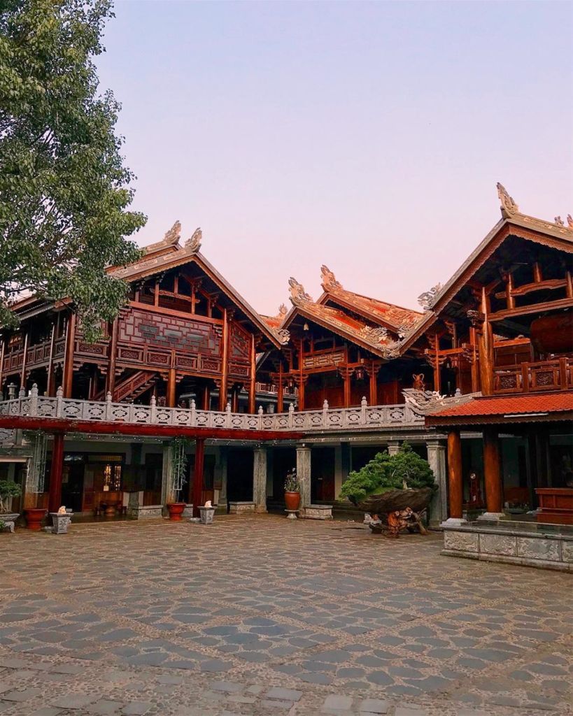 Bên hông Chánh Điện (Mới) Chùa Khải Đoan