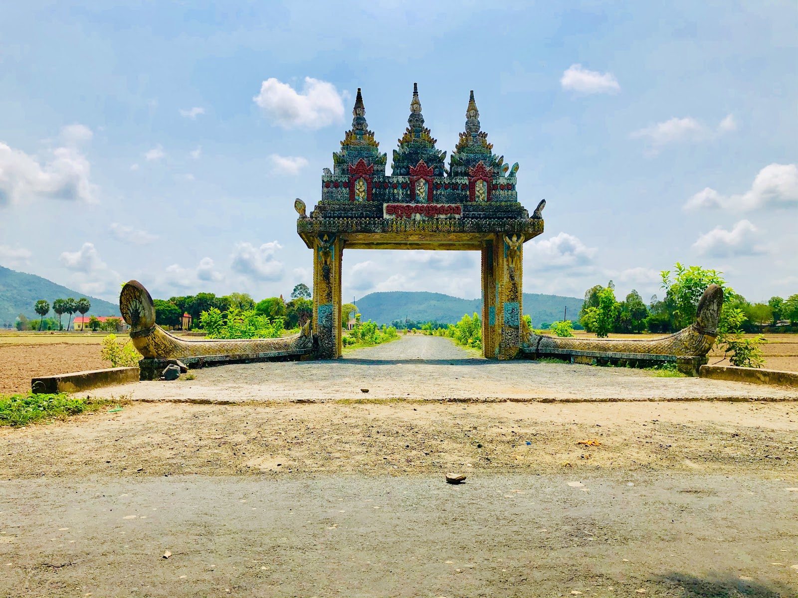 វត្តប្រជុំមជ្ឈិមគិរីរាម ហៅក្រាំងក្រូច - Chùa Krăng Krốch (chùa hàng cồng )