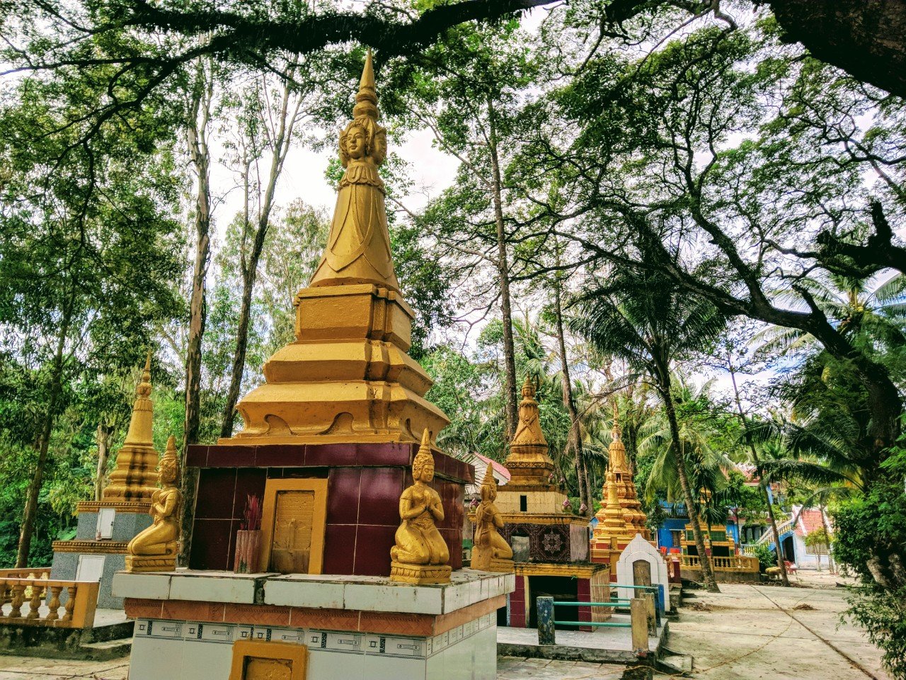 វត្តប្រជុំមជ្ឈិមគិរីរាម ហៅក្រាំងក្រូច - Chùa Krăng Krốch (chùa hàng cồng )