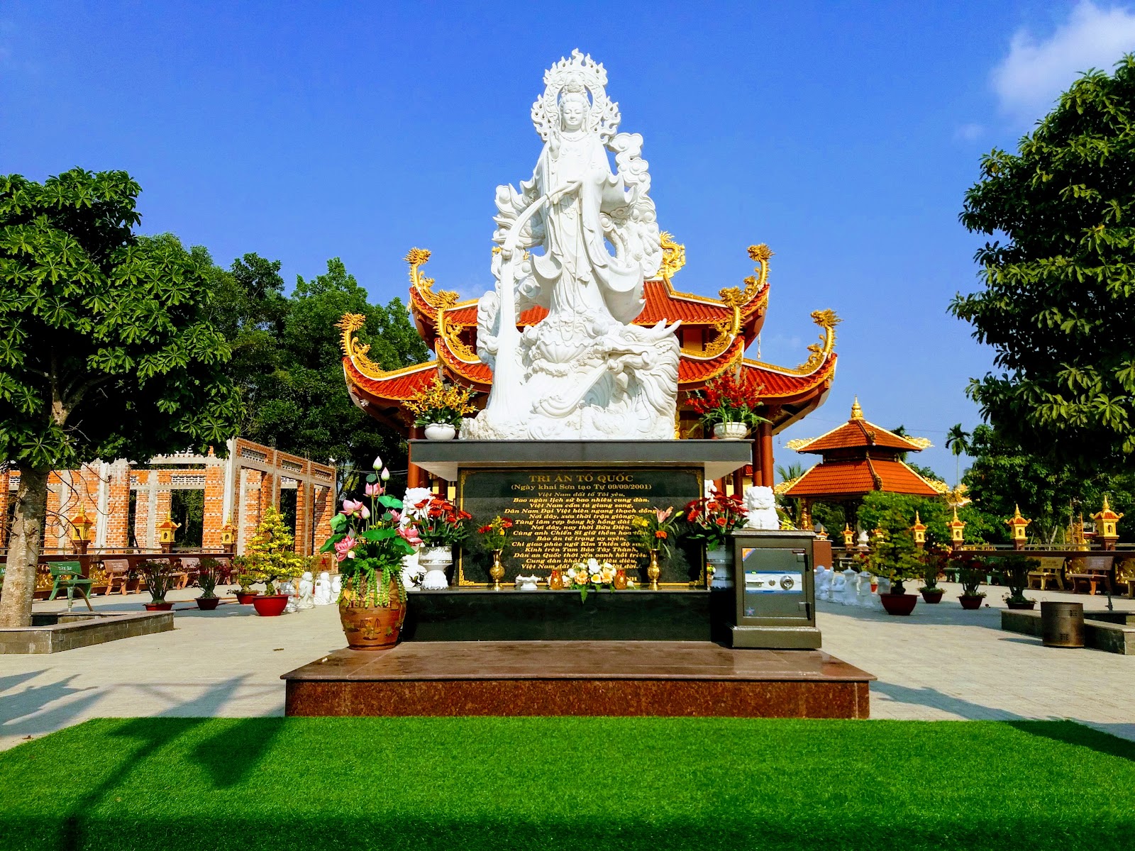 Chùa Linh Nghĩa Diệu Pháp