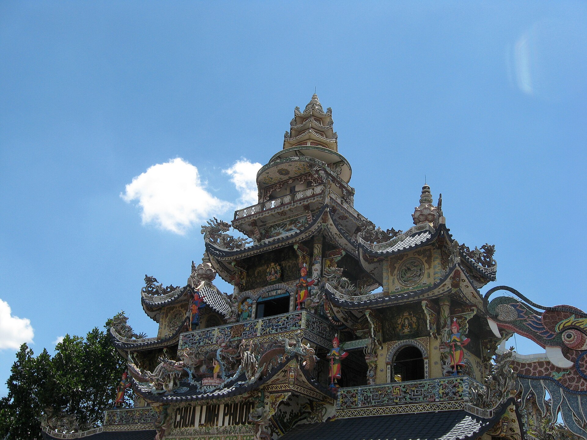 Linh Phuoc Pagoda 08