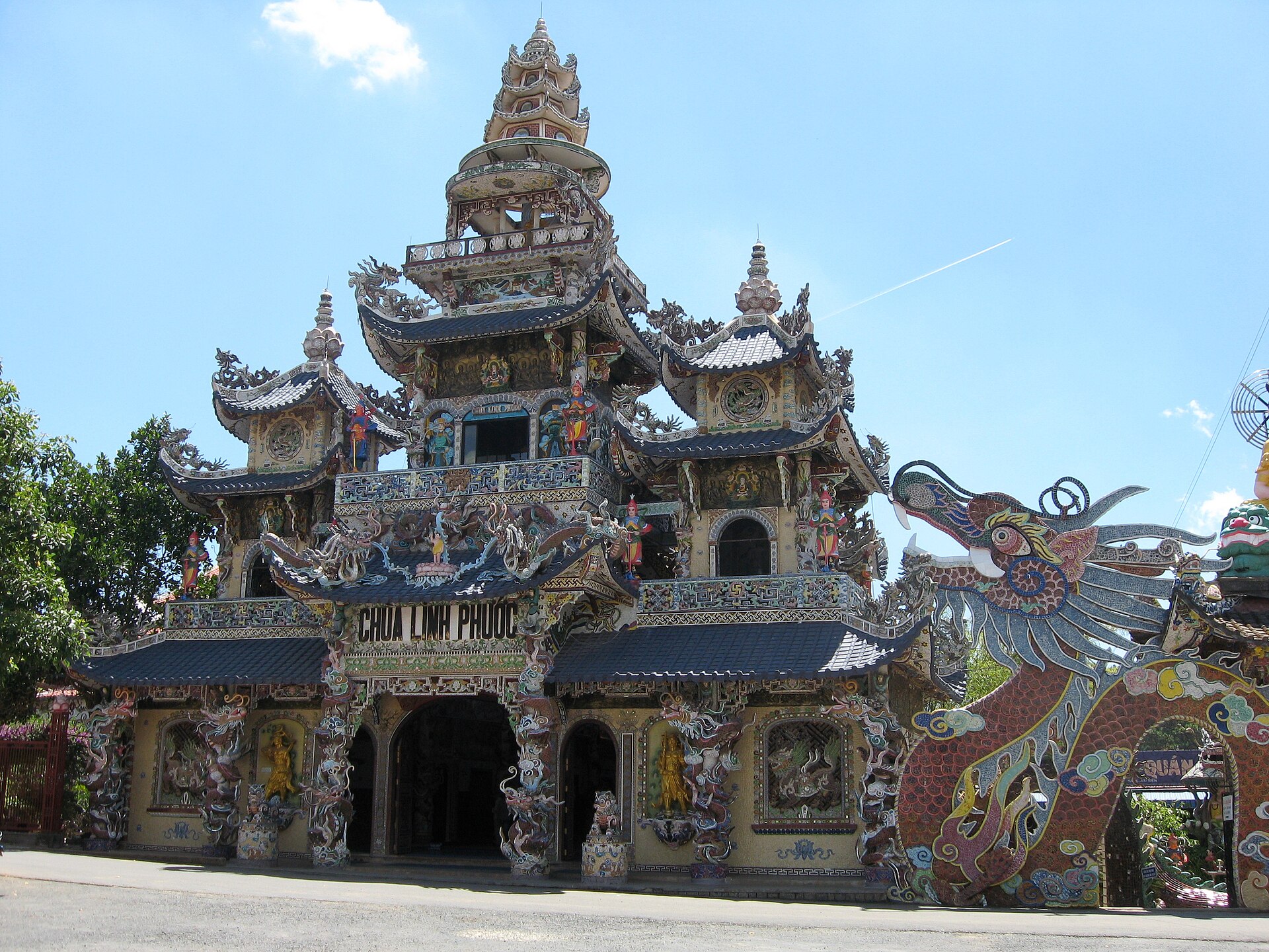 Linh Phuoc Pagoda 01