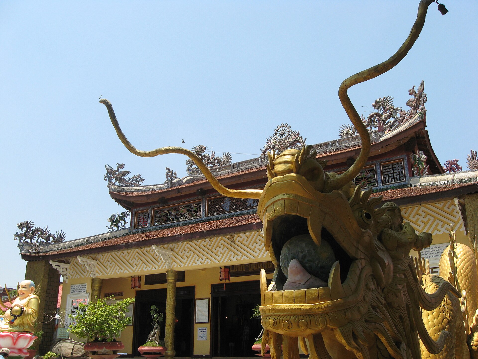Linh Quang Pagoda 04