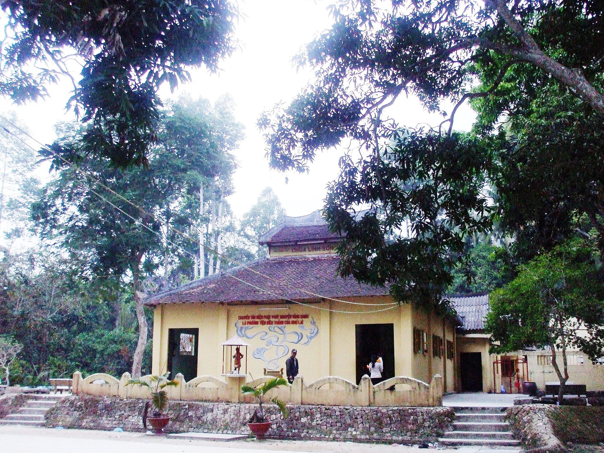 Chùa Linh Sơn, Ba Thê