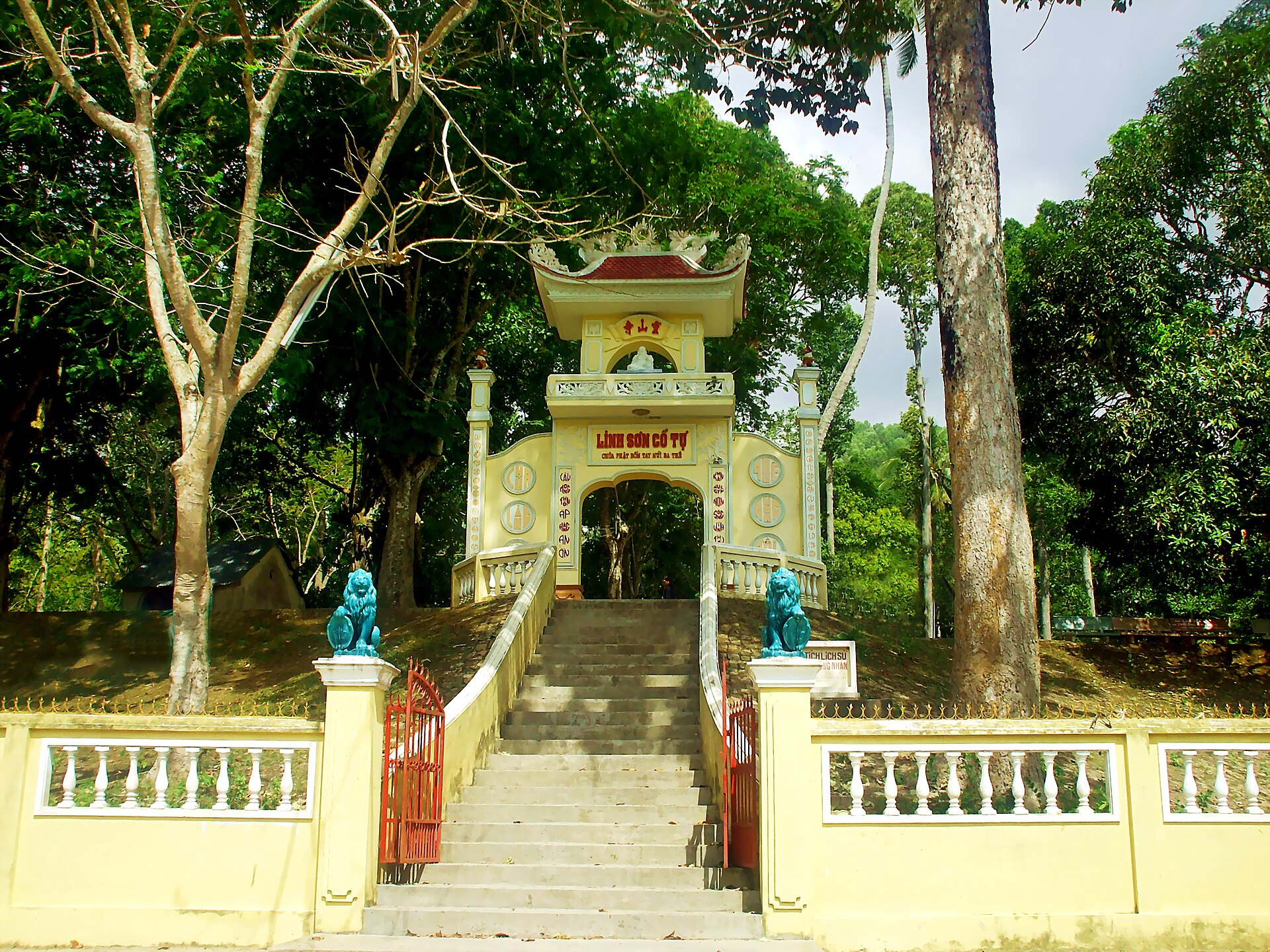Chùa cổ Linh Sơn