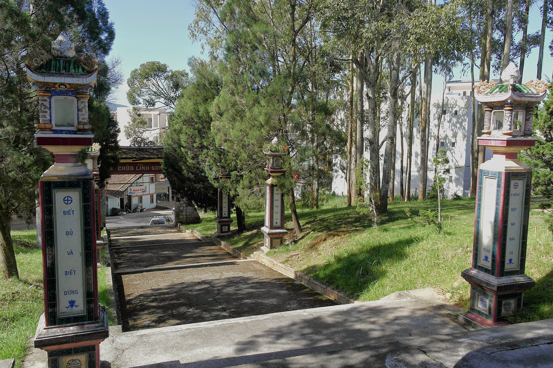 Linh Sơn Cô Tư Đa Lat - panoramio (2)