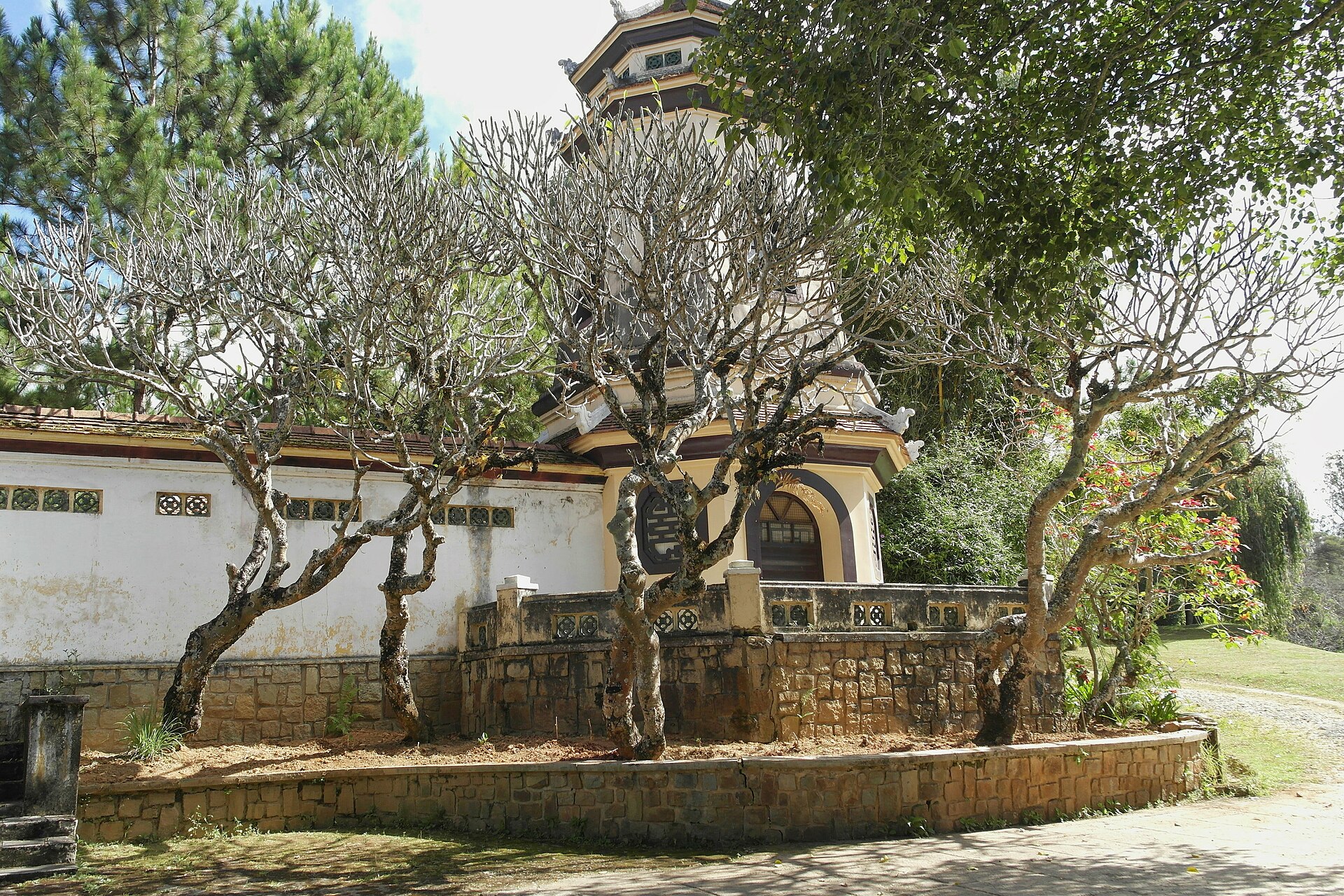 Linh Sơn Cô Tư Đa Lat - panoramio