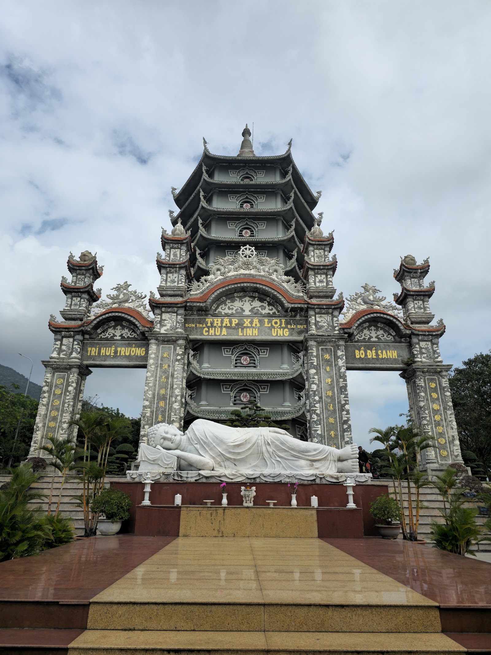 Chùa Linh Ứng