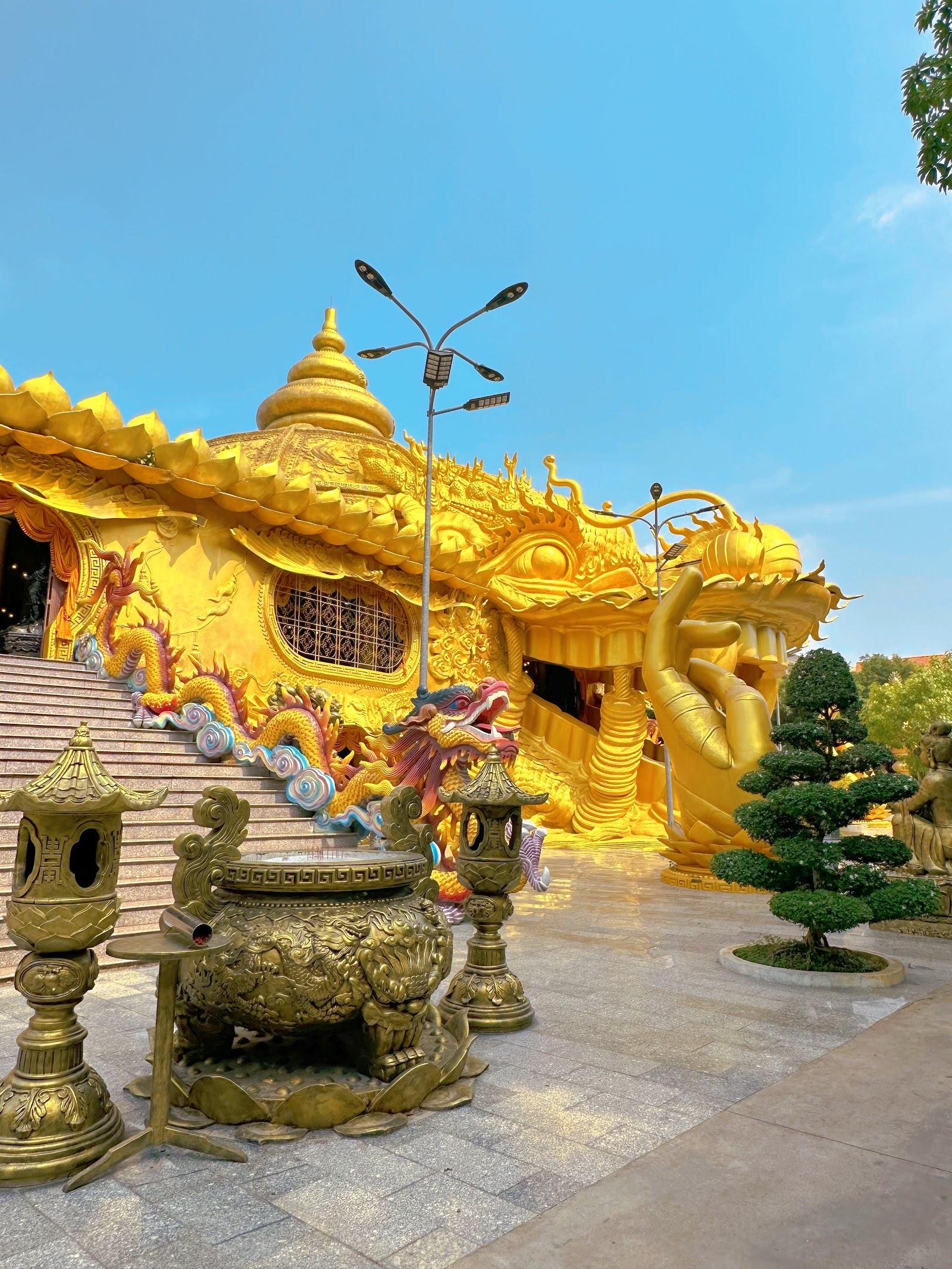 Chùa Long Hoa Thiên Bảo