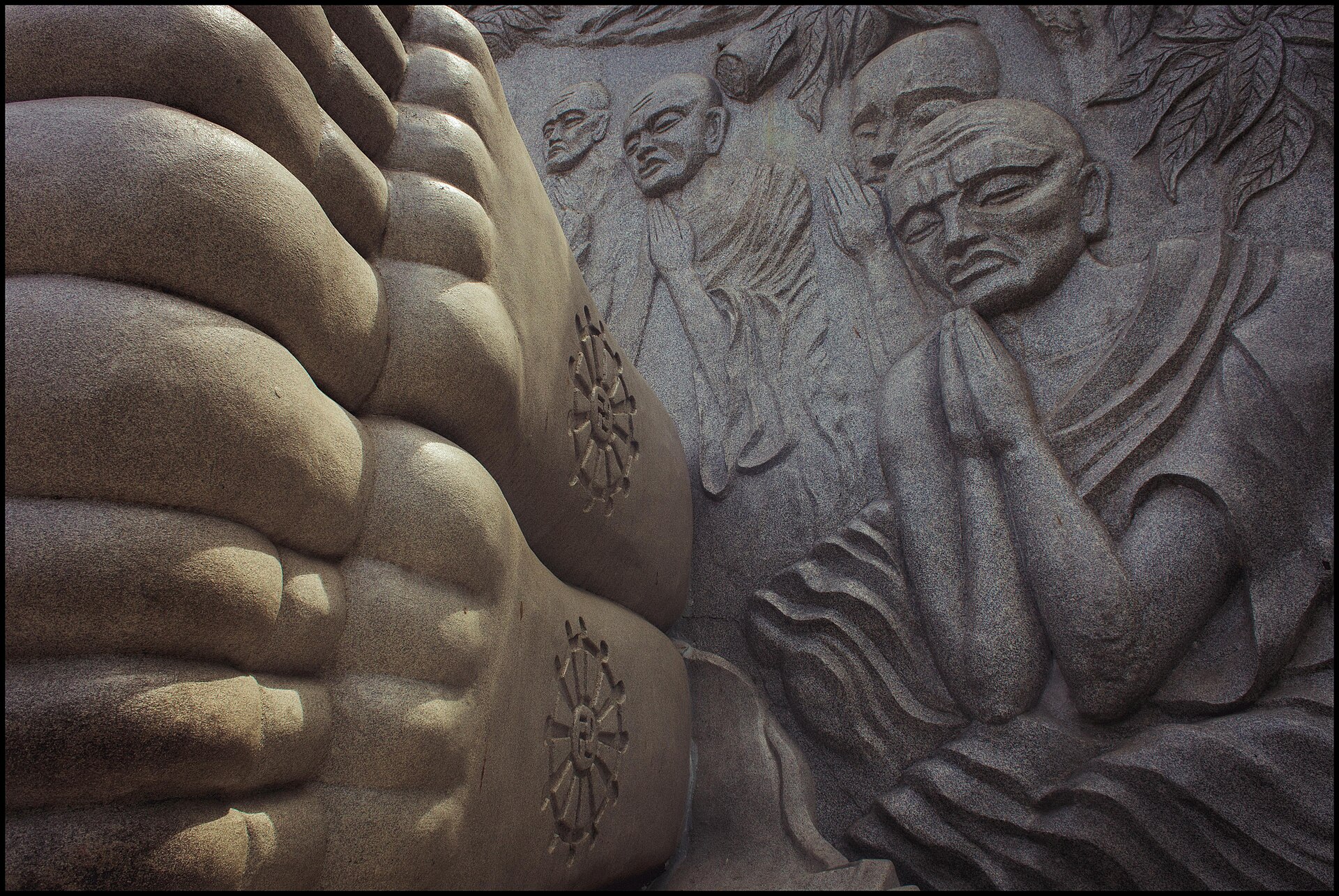 Sleeping Buddha's feet at the Long Sơn Pagoda (14633619251)