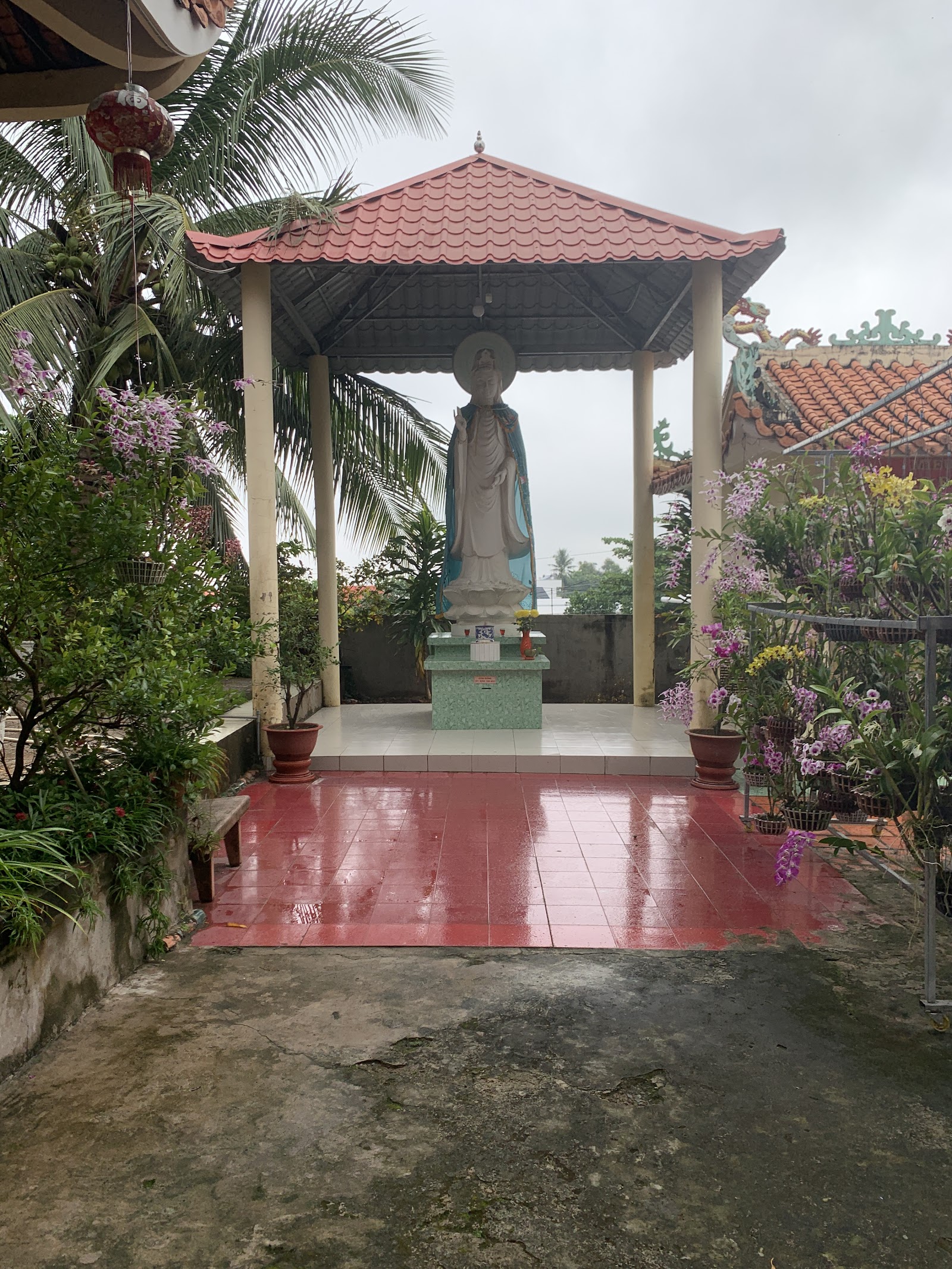 Chùa Năm Căn Cổ Tự