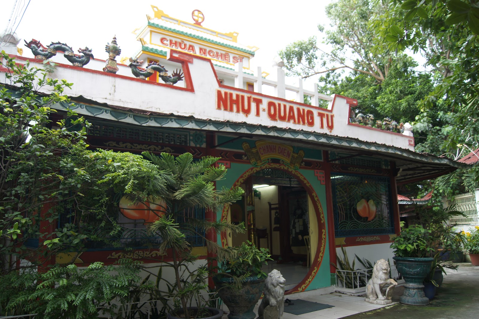 Nghĩa trang & Chùa Nghệ Sĩ