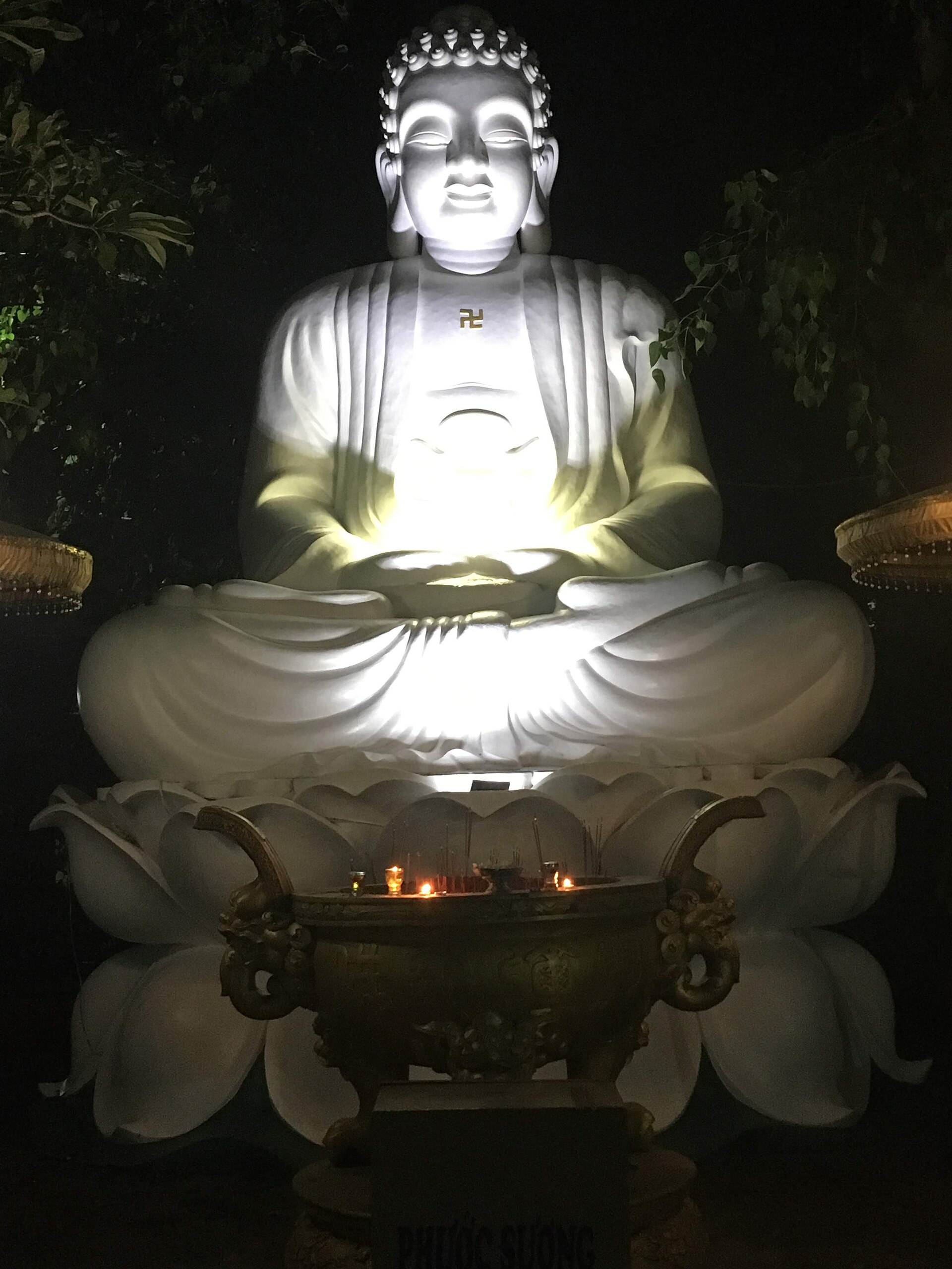 Phap Lam Pagoda statue