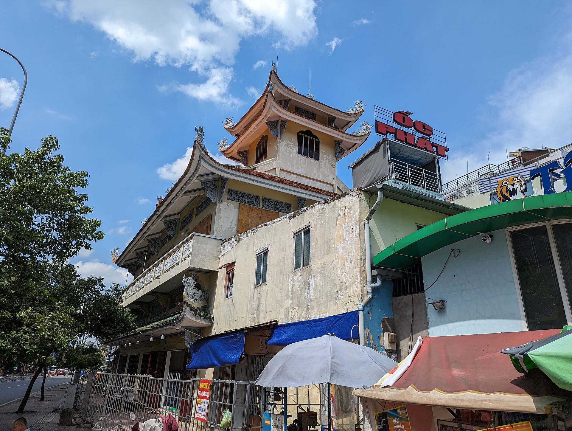 Phat Buu Tu temple