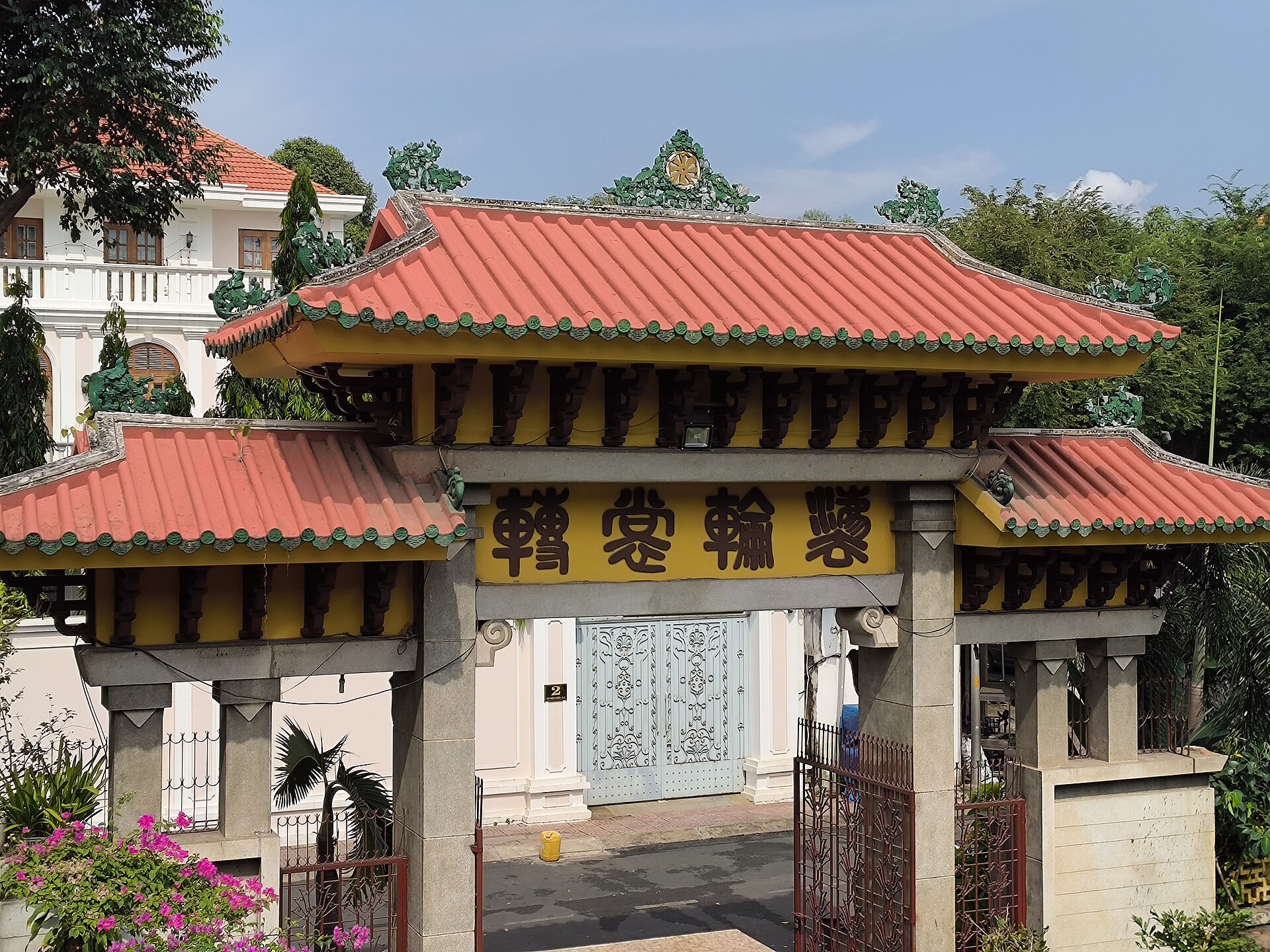 2023-12-10 Xá Lợi Pagoda, Saigon 22