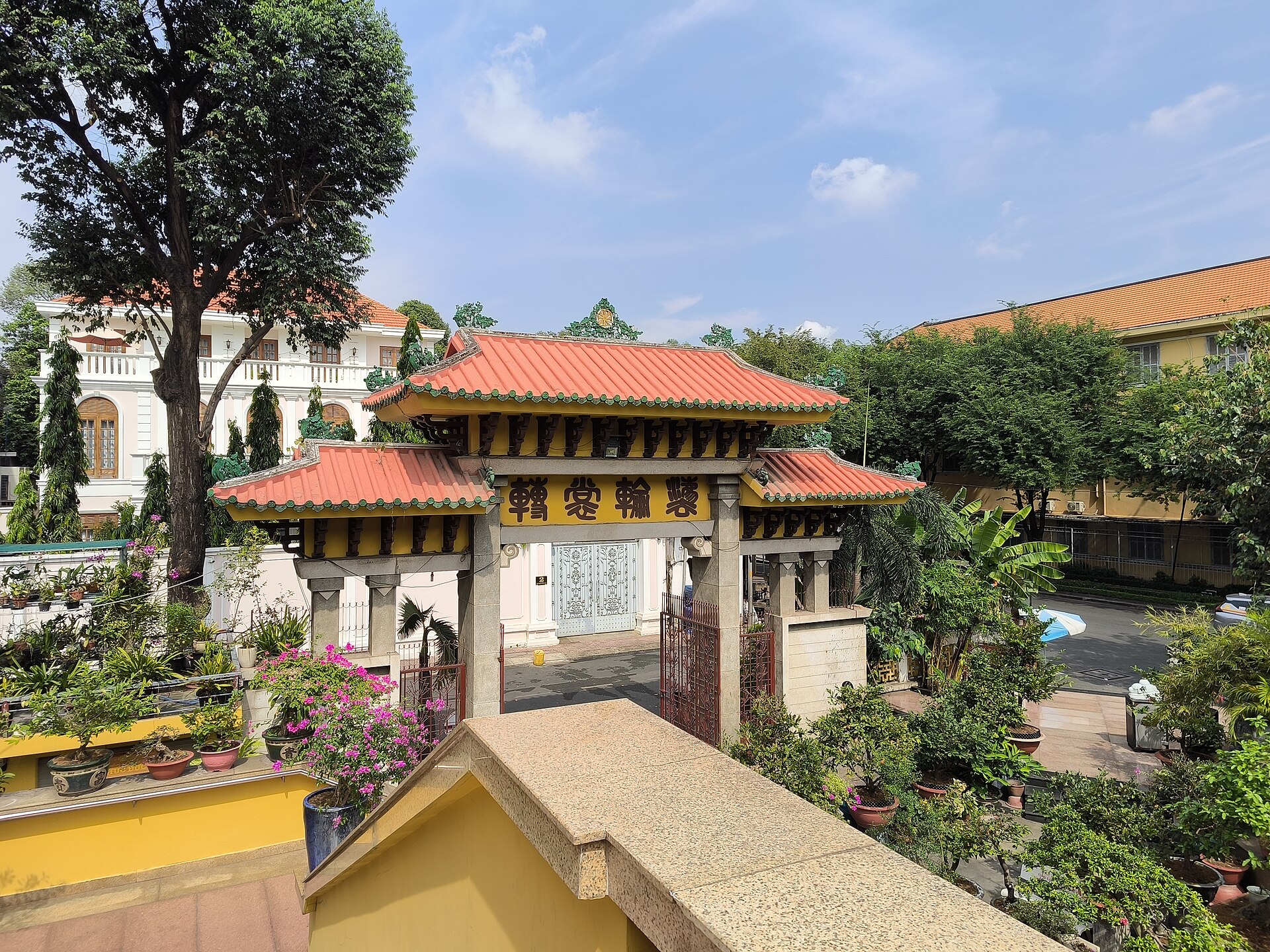 2023-12-10 Xá Lợi Pagoda, Saigon 23