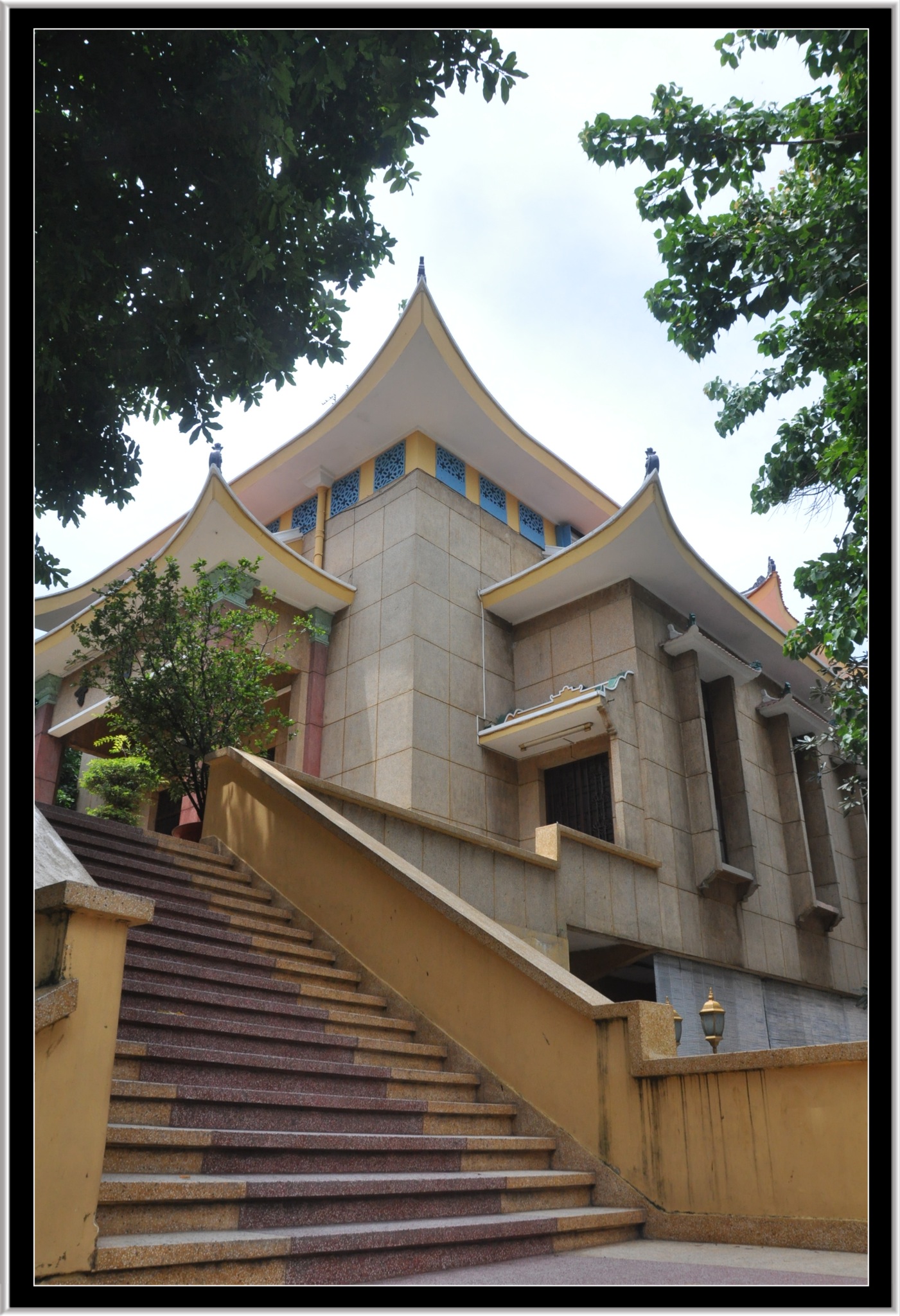 Chua Xa Loi saigon2011 - panoramio (2)