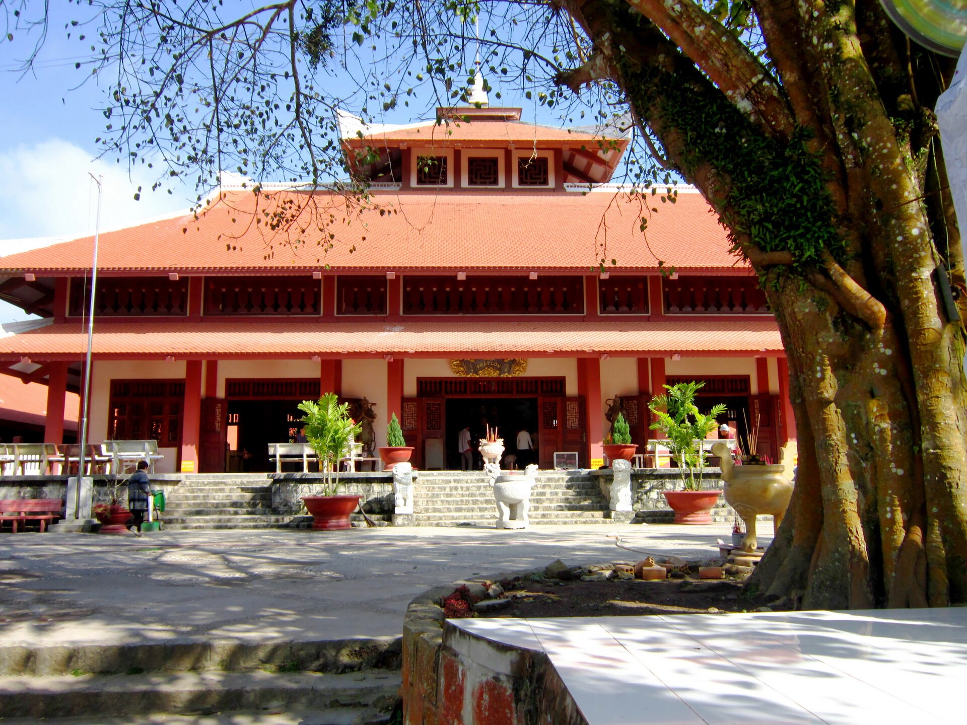 Chính điện chùa Phật Lớn