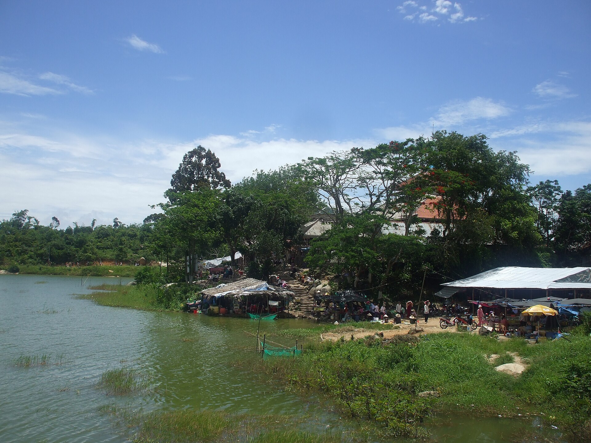 Cảnh chùa Phật Lớn