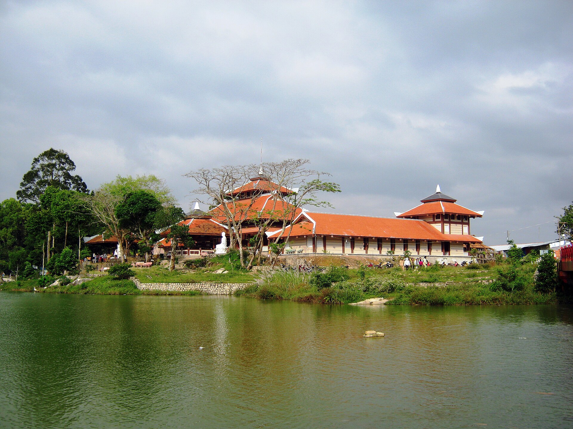 Chùa Phật Lớn núi Cấm