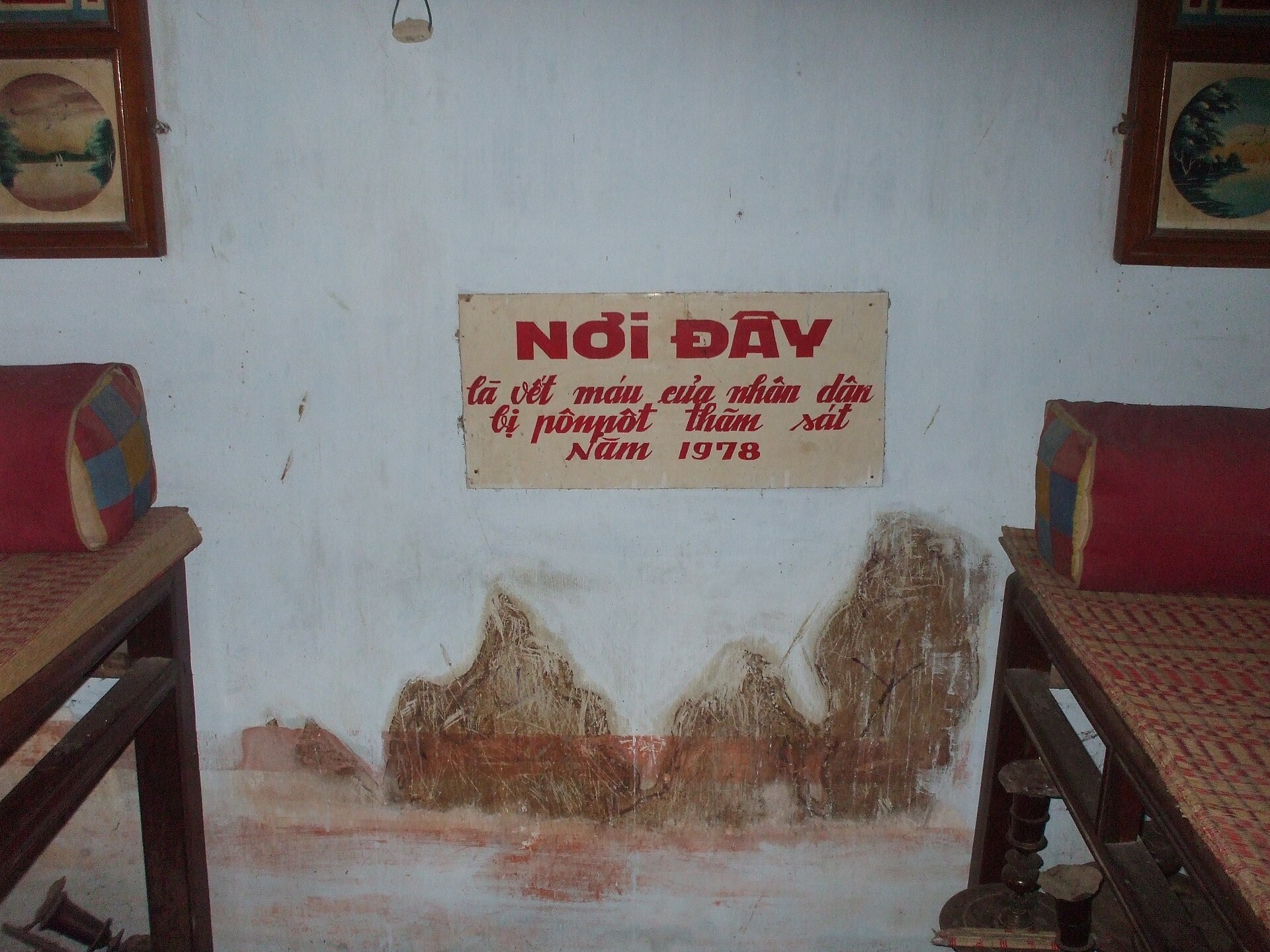 Bloodstains of people on the wall of Phi Lai pagoda