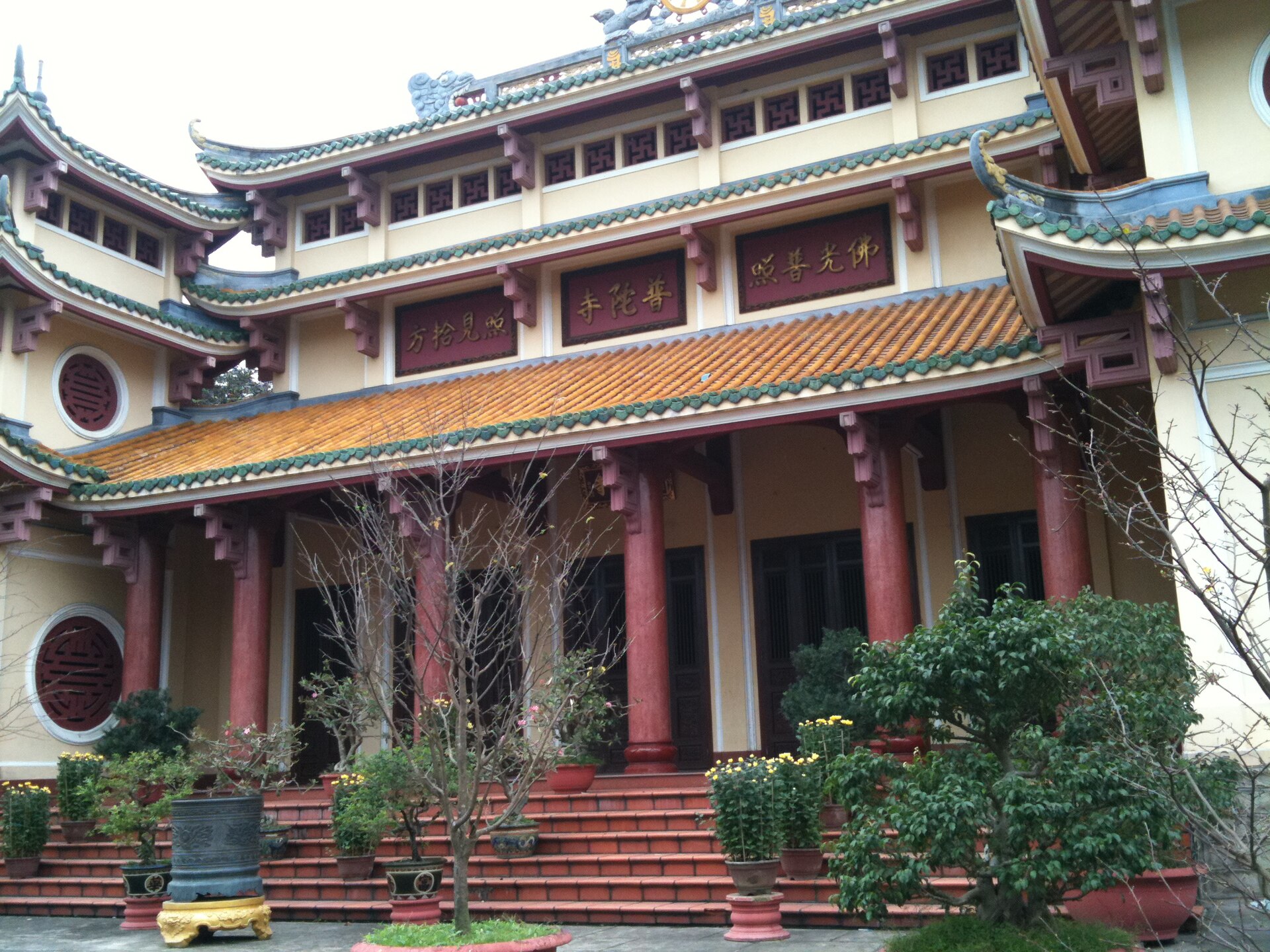 Pho Da Pagoda entrance