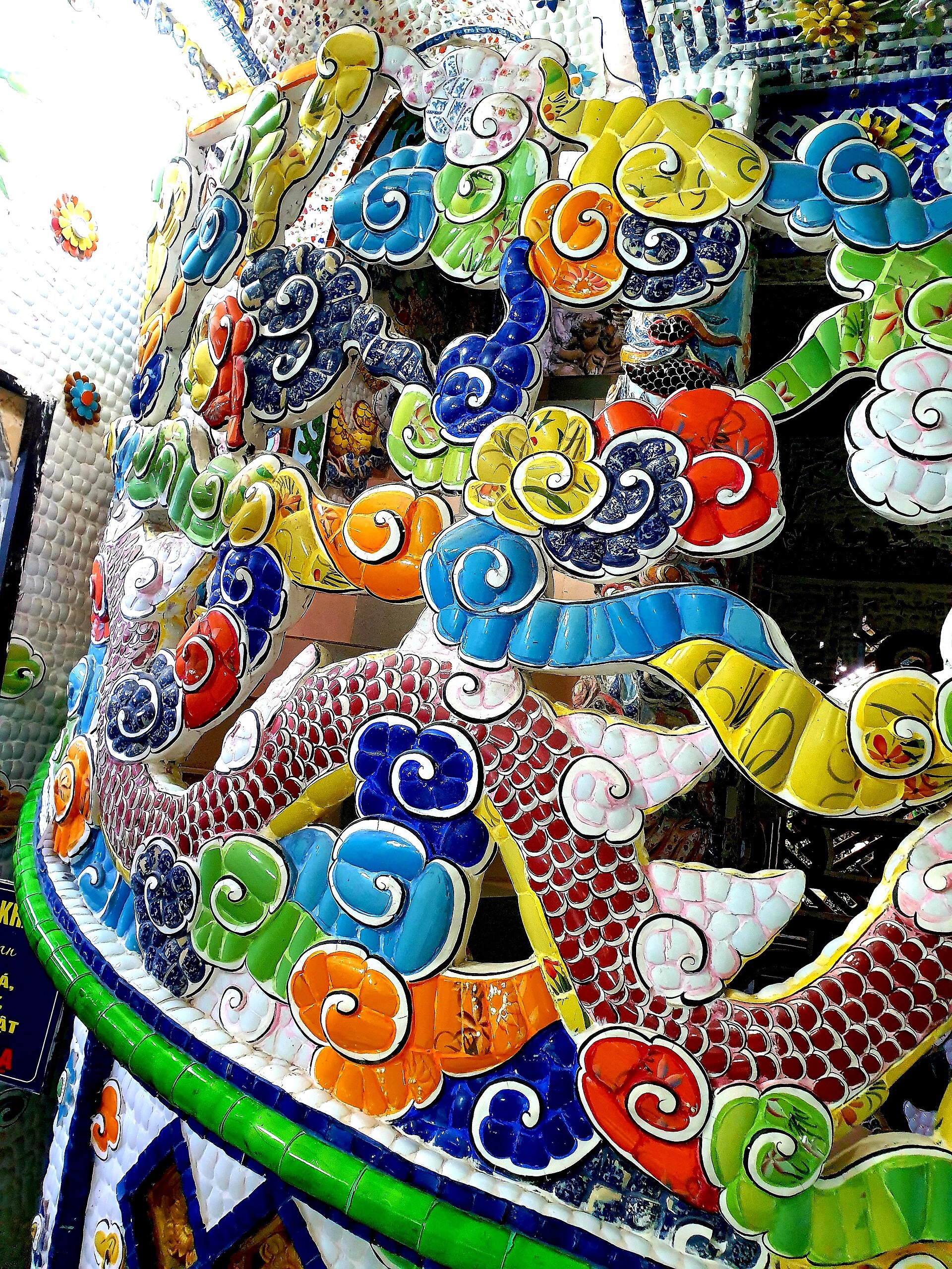 Chùa Linh Phước (hoa văn khảm sành sứ) (1)